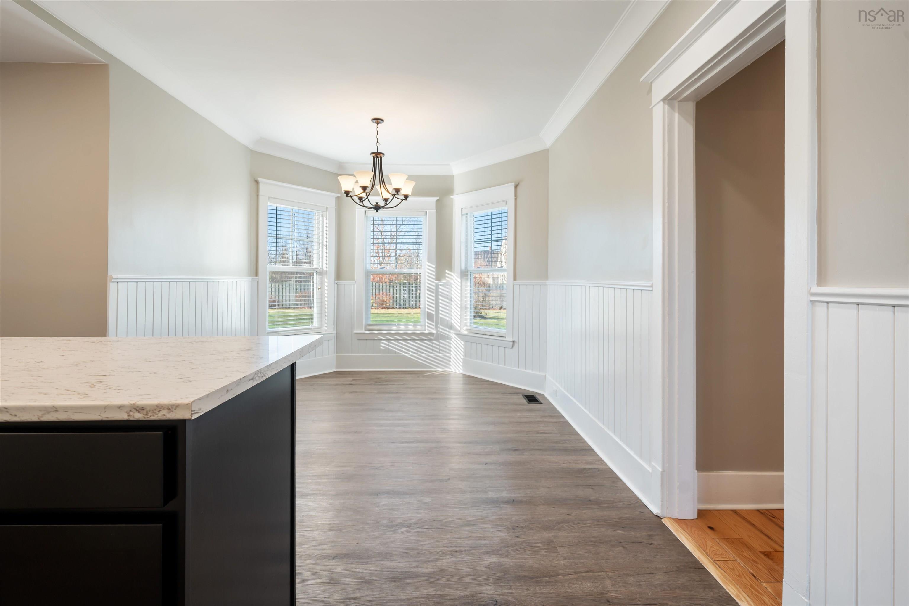 $549,900.00: 6 Hamilton Avenue, Brookfield