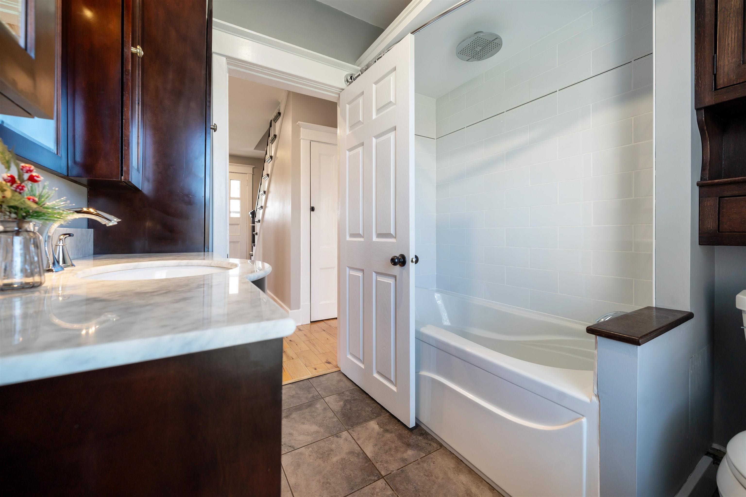 $549,900.00: 6 Hamilton Avenue, Brookfield