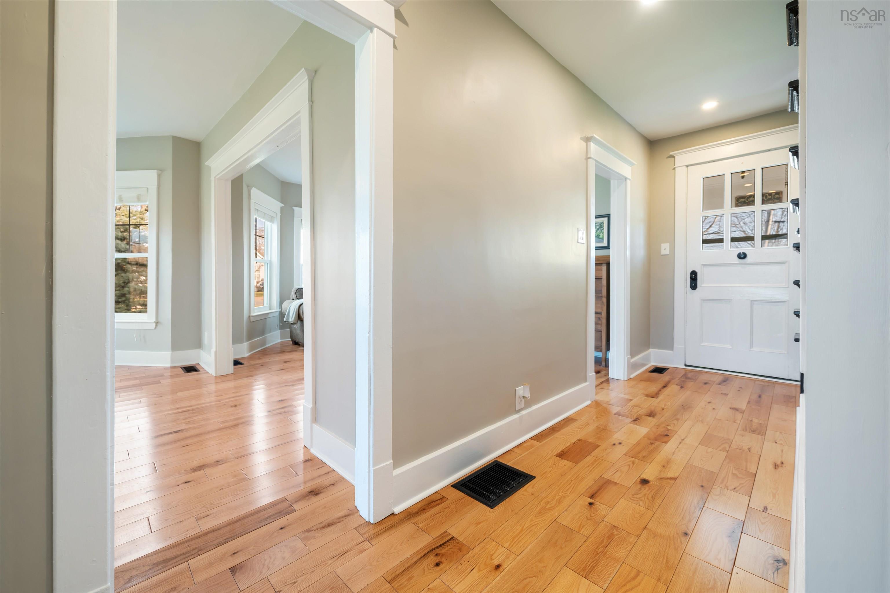 $549,900.00: 6 Hamilton Avenue, Brookfield