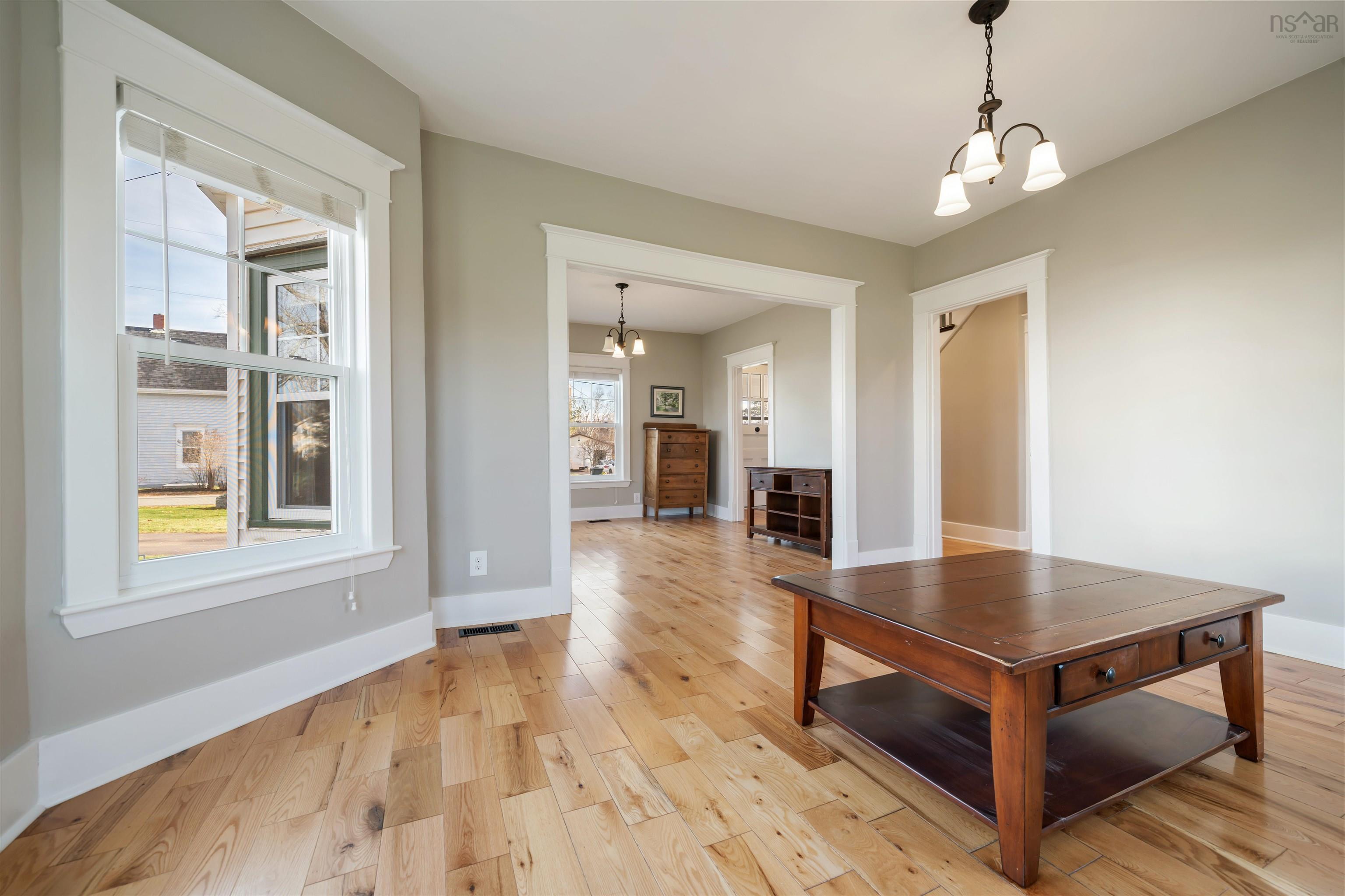 $549,900.00: 6 Hamilton Avenue, Brookfield