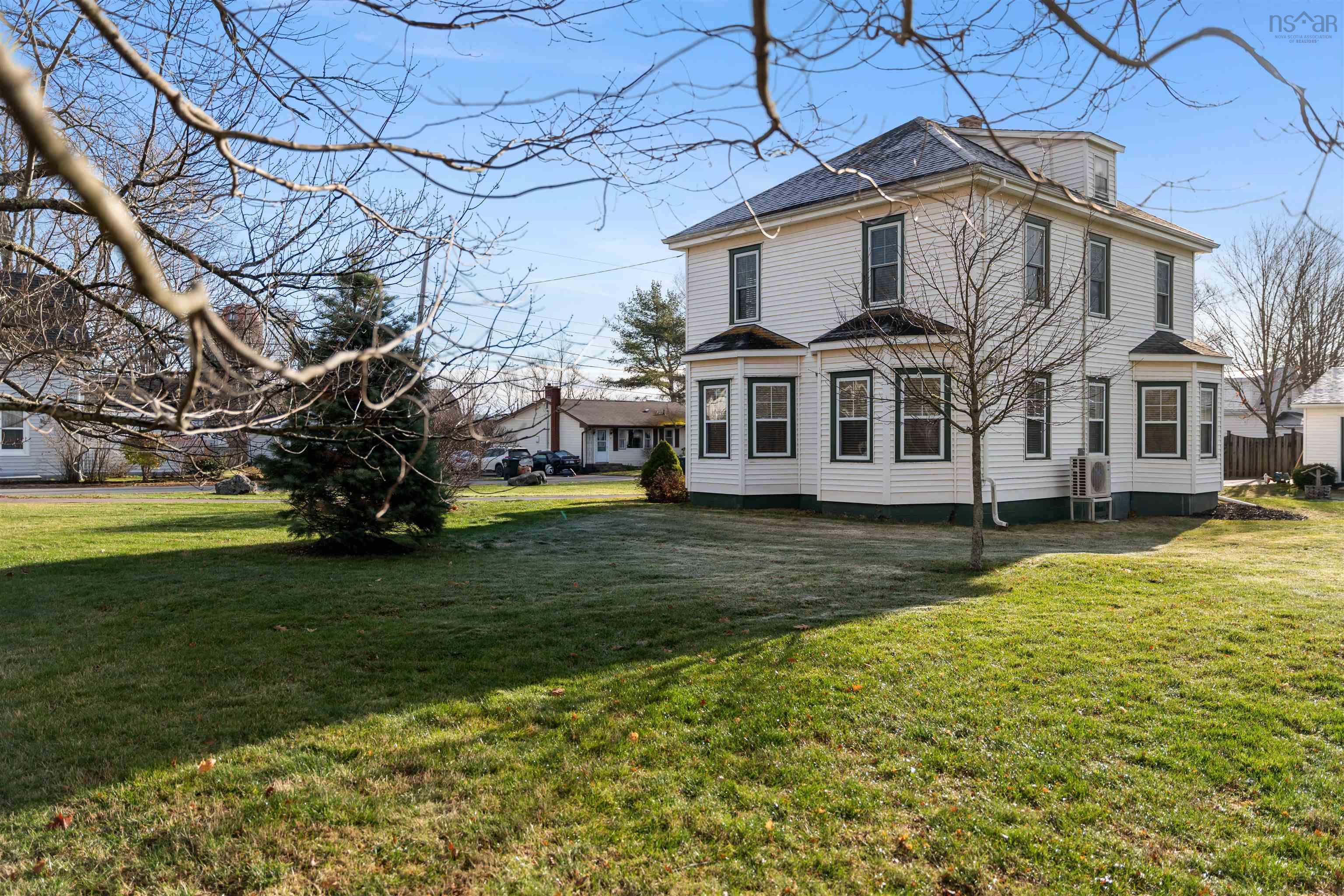 $549,900.00: 6 Hamilton Avenue, Brookfield