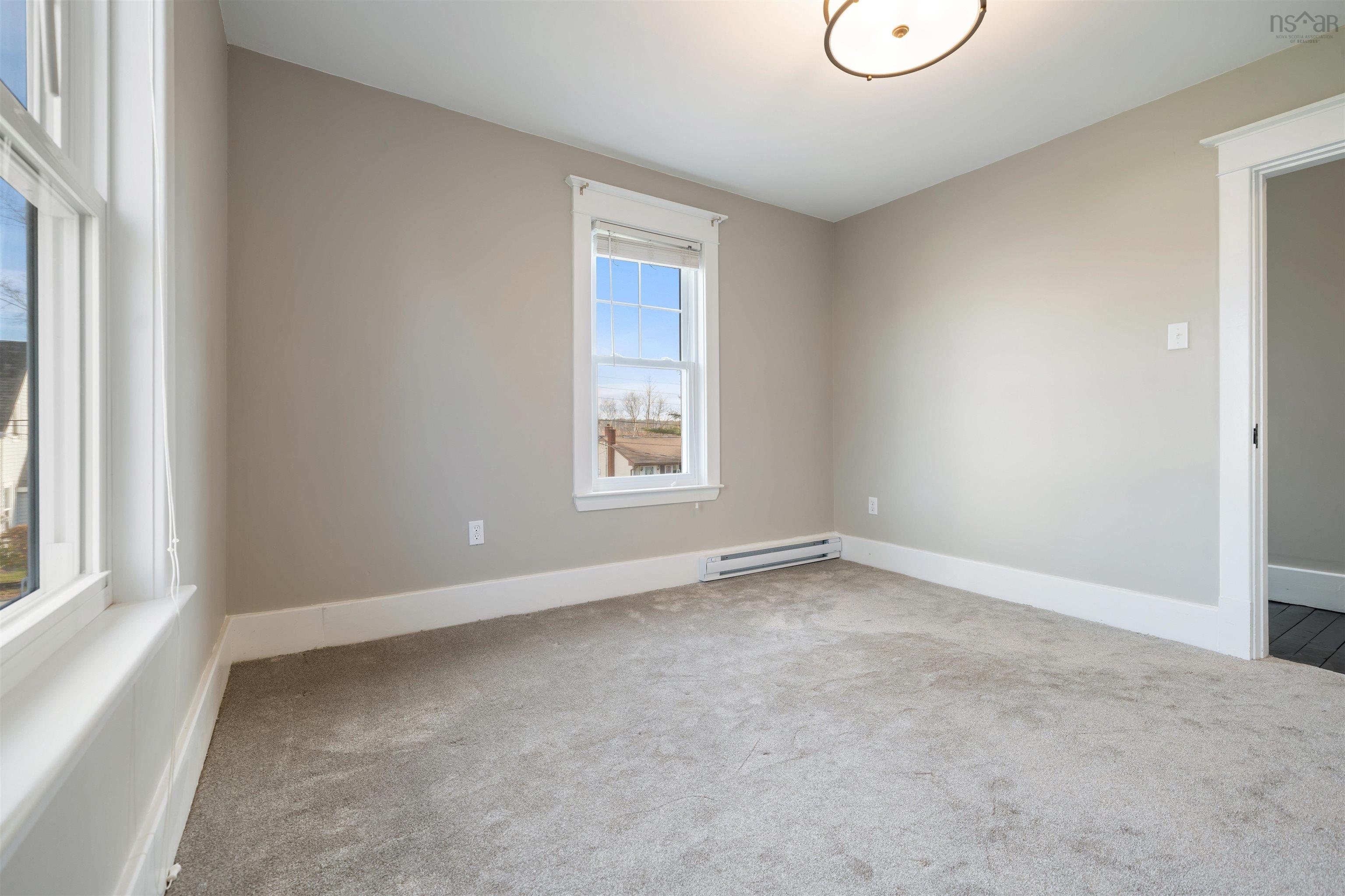 $549,900.00: 6 Hamilton Avenue, Brookfield