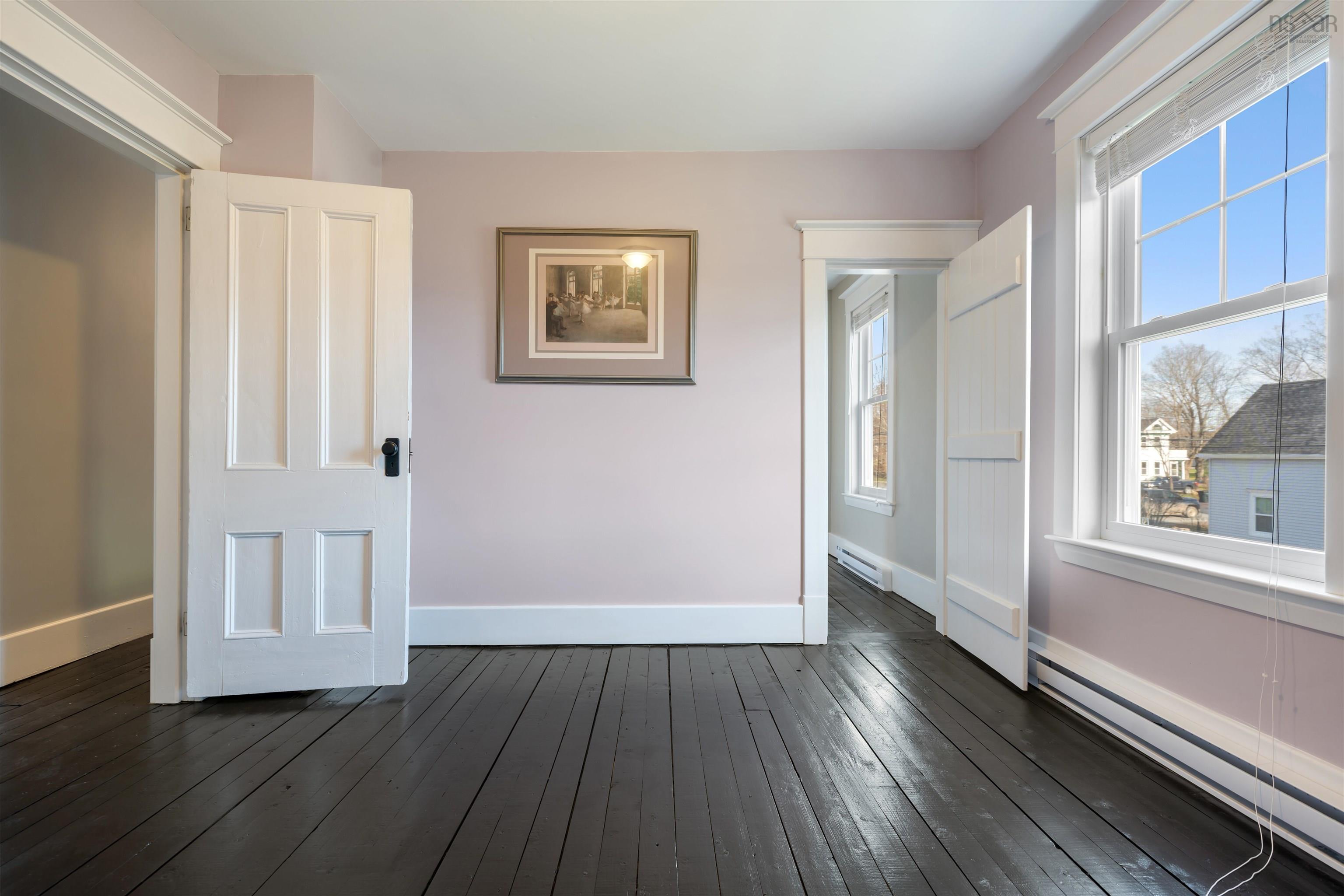 $549,900.00: 6 Hamilton Avenue, Brookfield