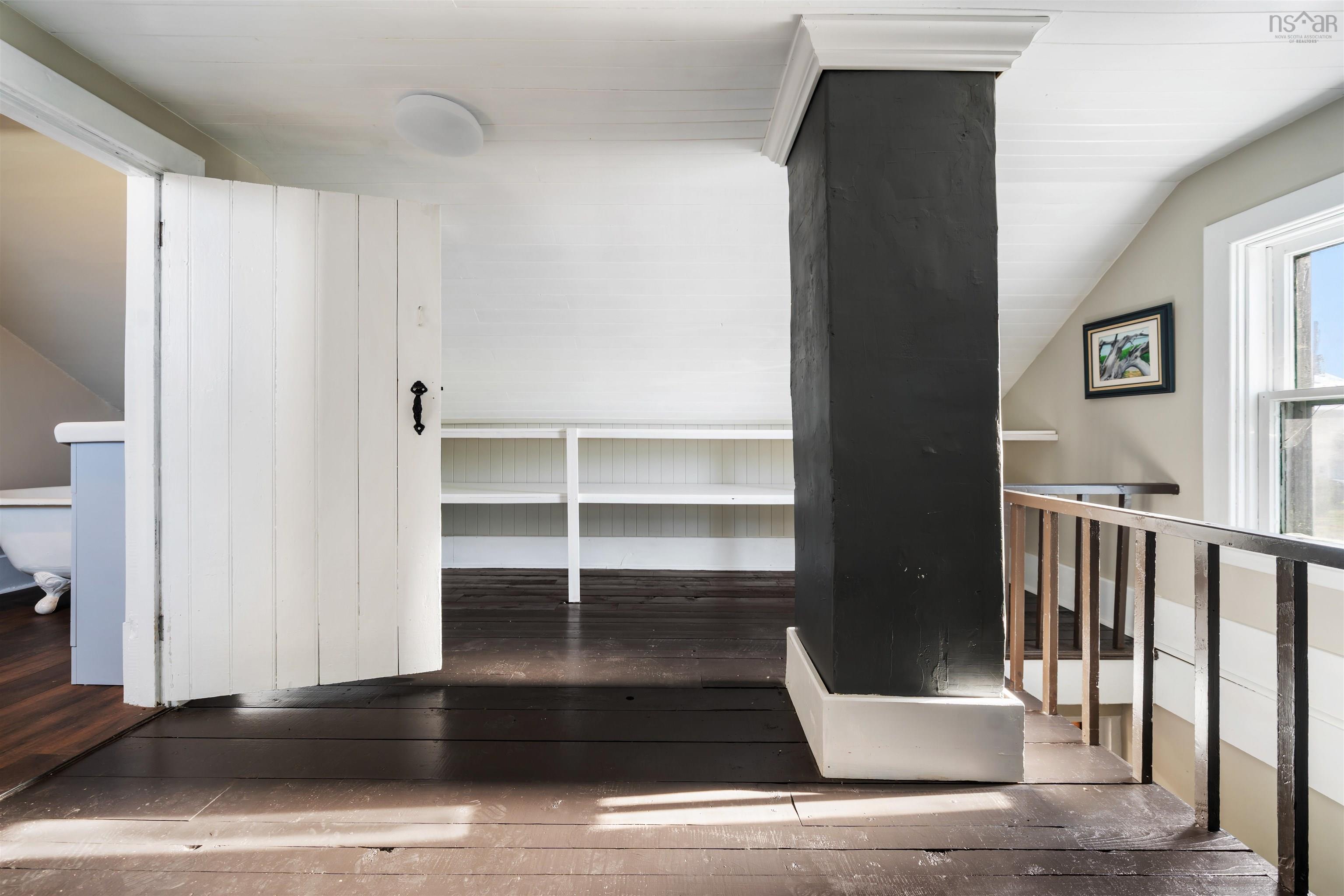 $549,900.00: 6 Hamilton Avenue, Brookfield