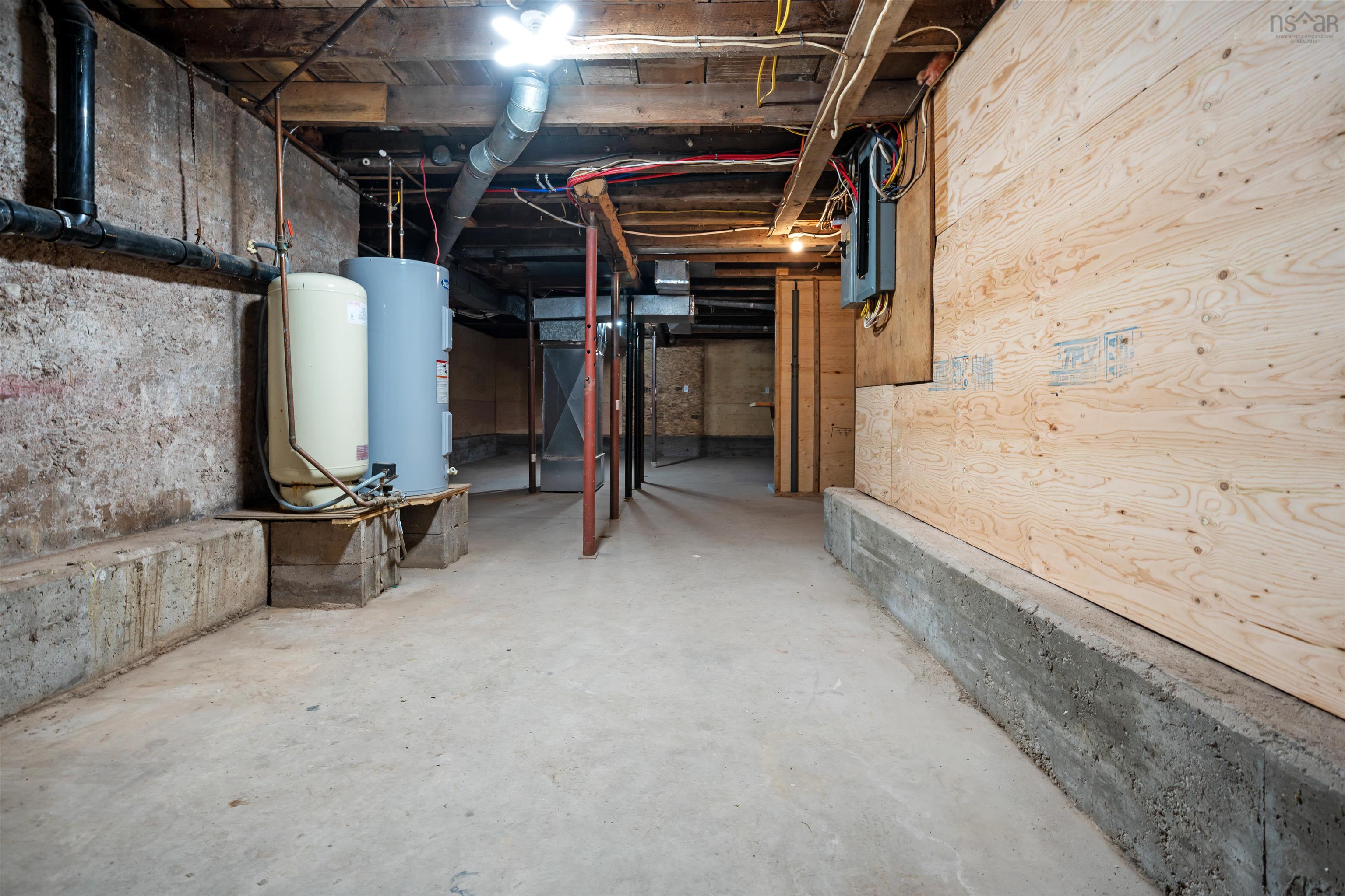 $549,900.00: 6 Hamilton Avenue, Brookfield