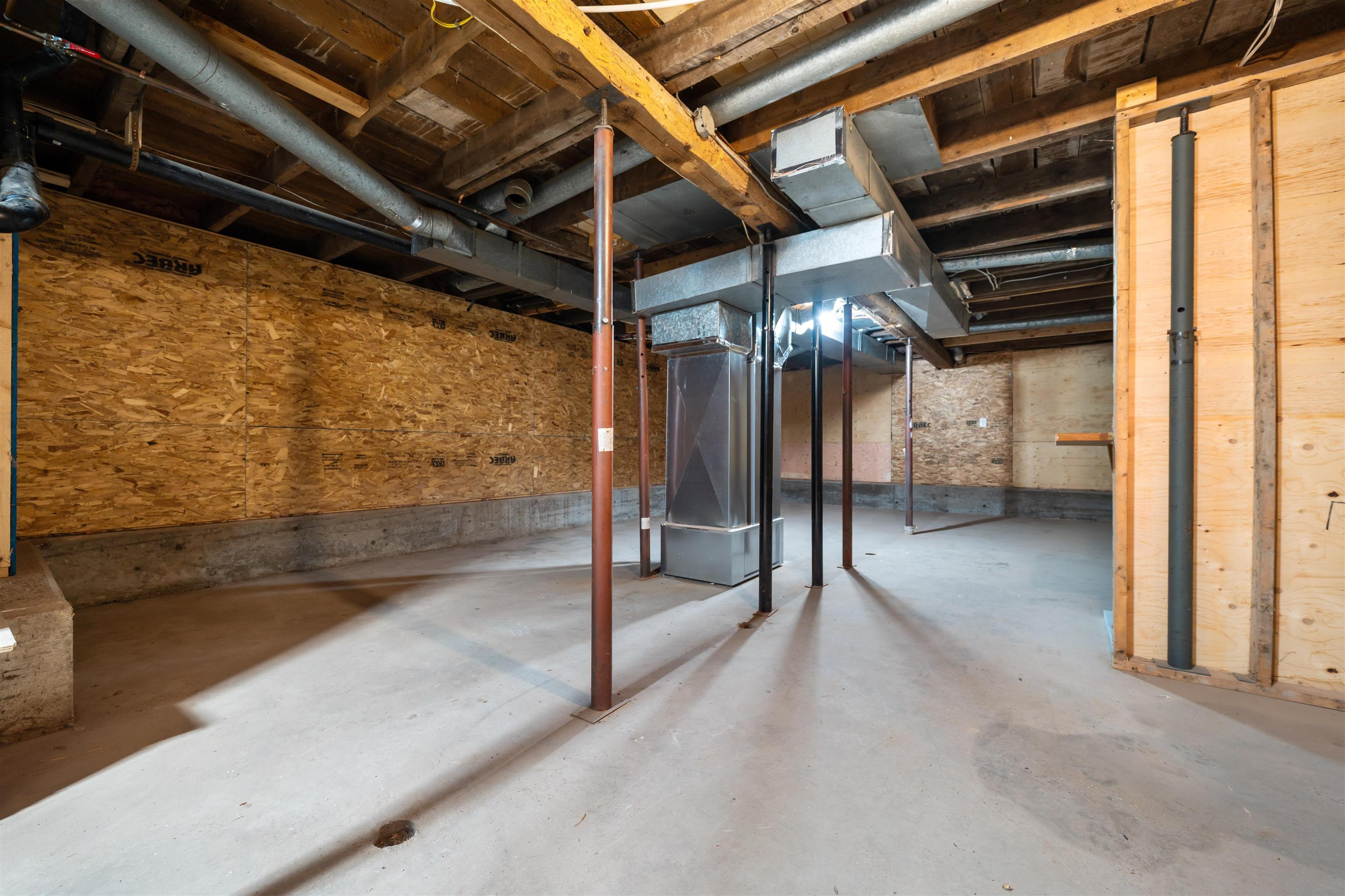 $549,900.00: 6 Hamilton Avenue, Brookfield