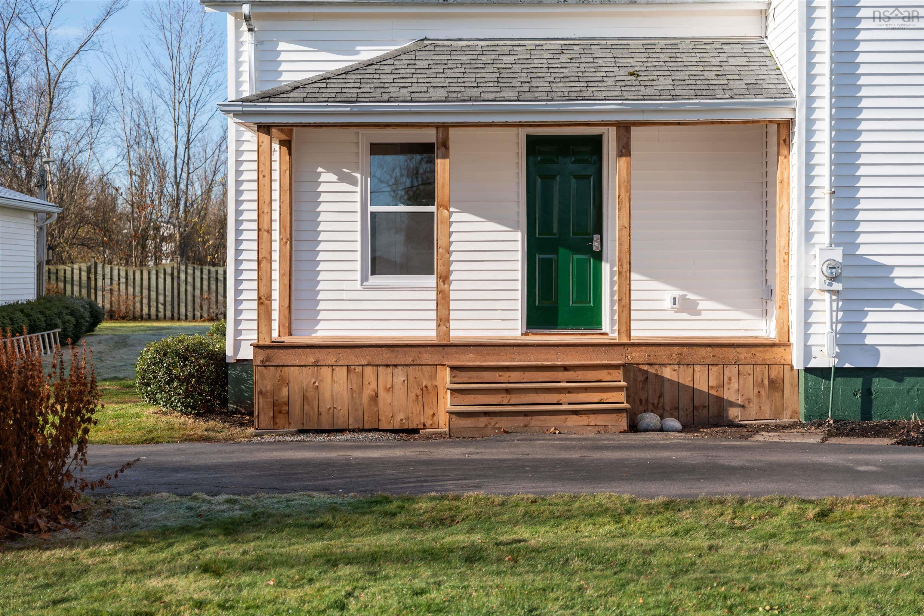 $549,900.00: 6 Hamilton Avenue, Brookfield