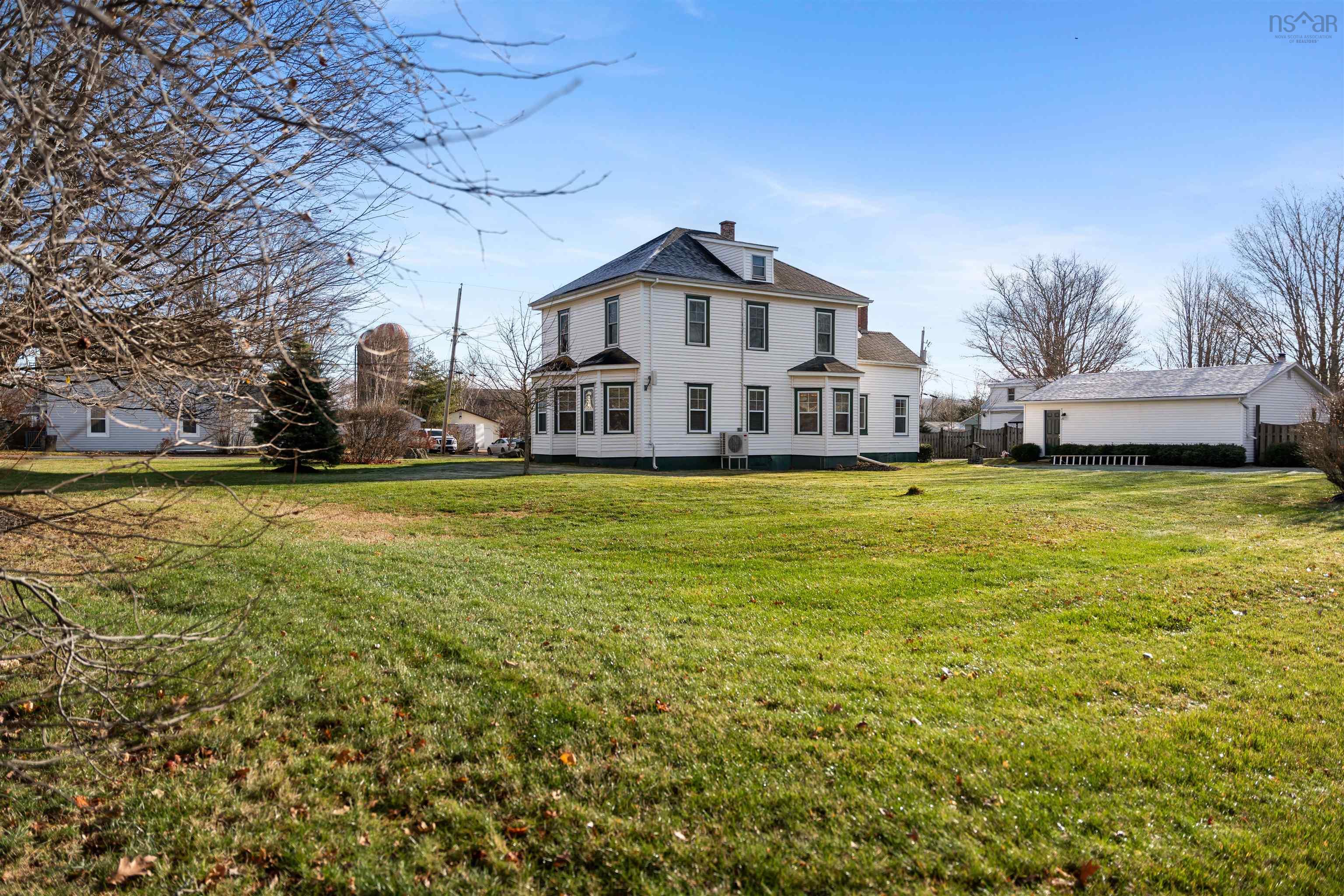 $549,900.00: 6 Hamilton Avenue, Brookfield