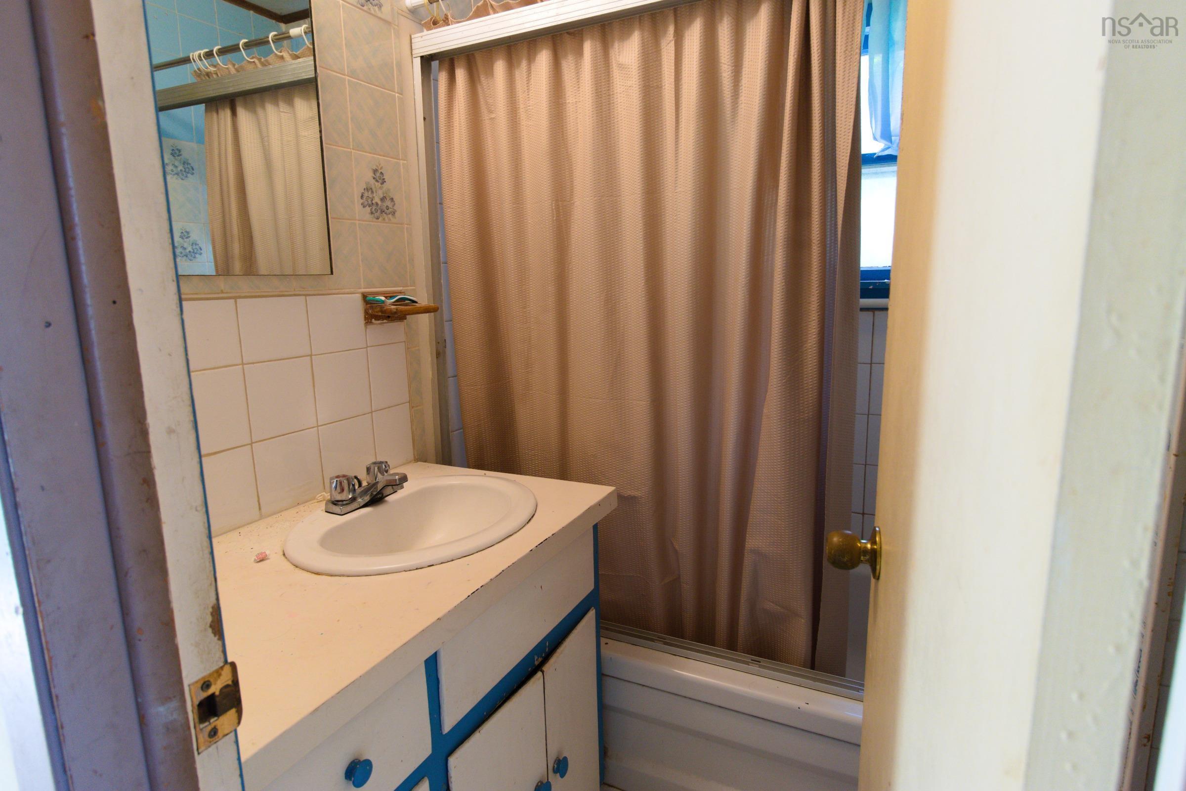 $191,700.00: 7006 Highway 201, Lawrencetown