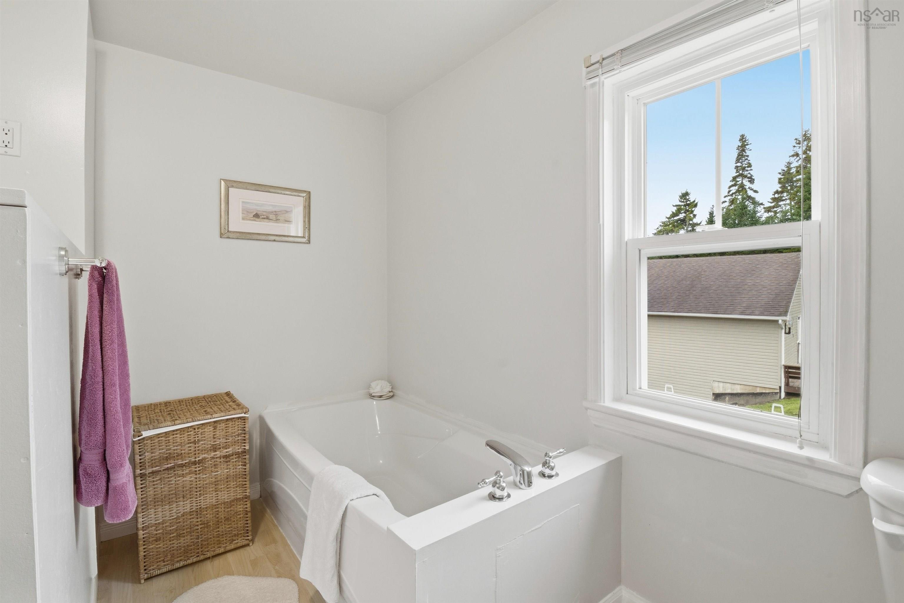 $549,900.00: 8153 St. Margarets Bay Road, Ingramport