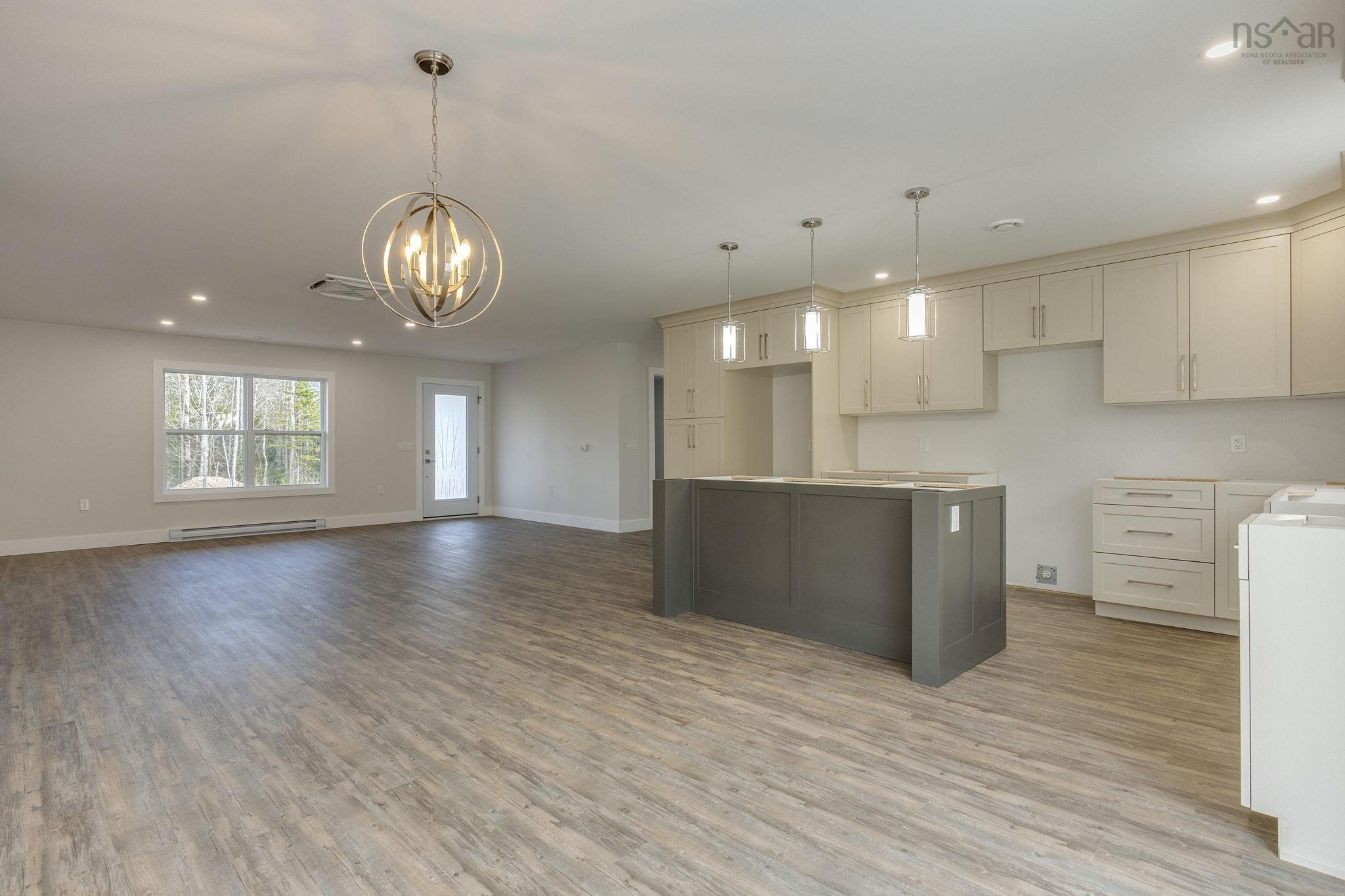 $524,900.00: 422 East Torbrook Road, South Tremont