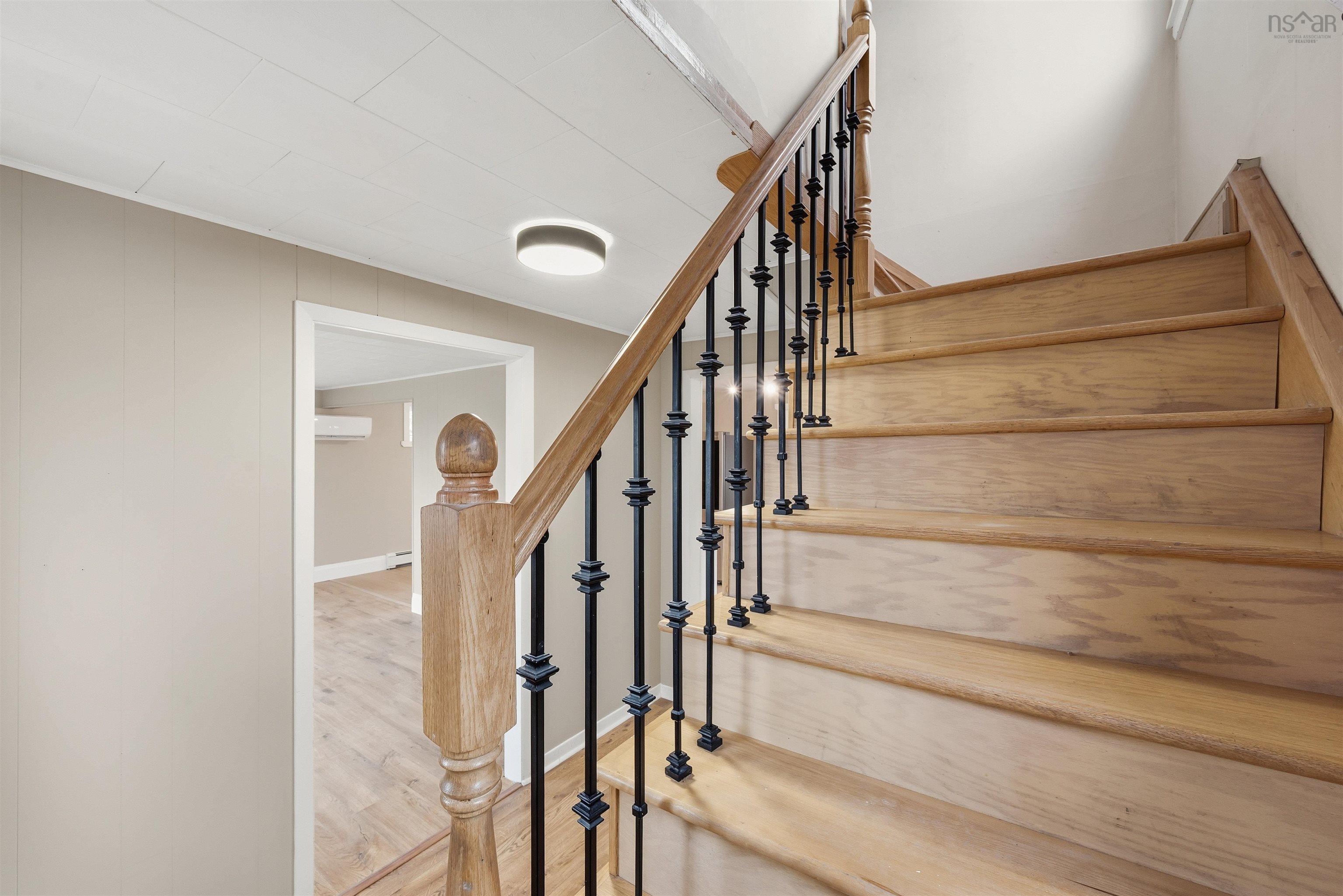 $349,900.00: 91 Falmouth Back Road, Falmouth