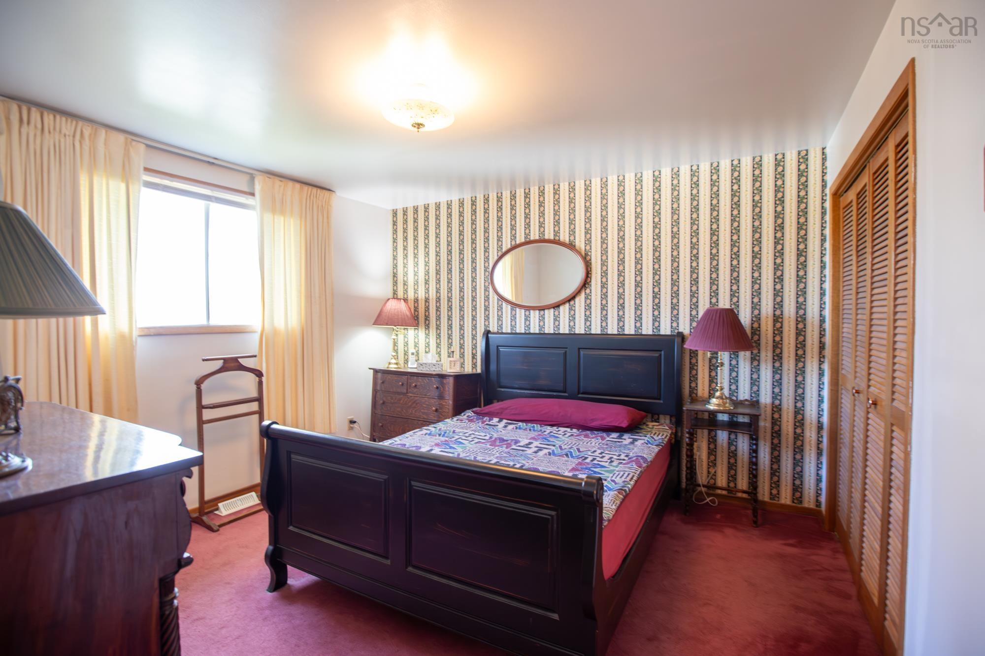 $438,000.00: 15 Hollyoake Lane, Cole Harbour