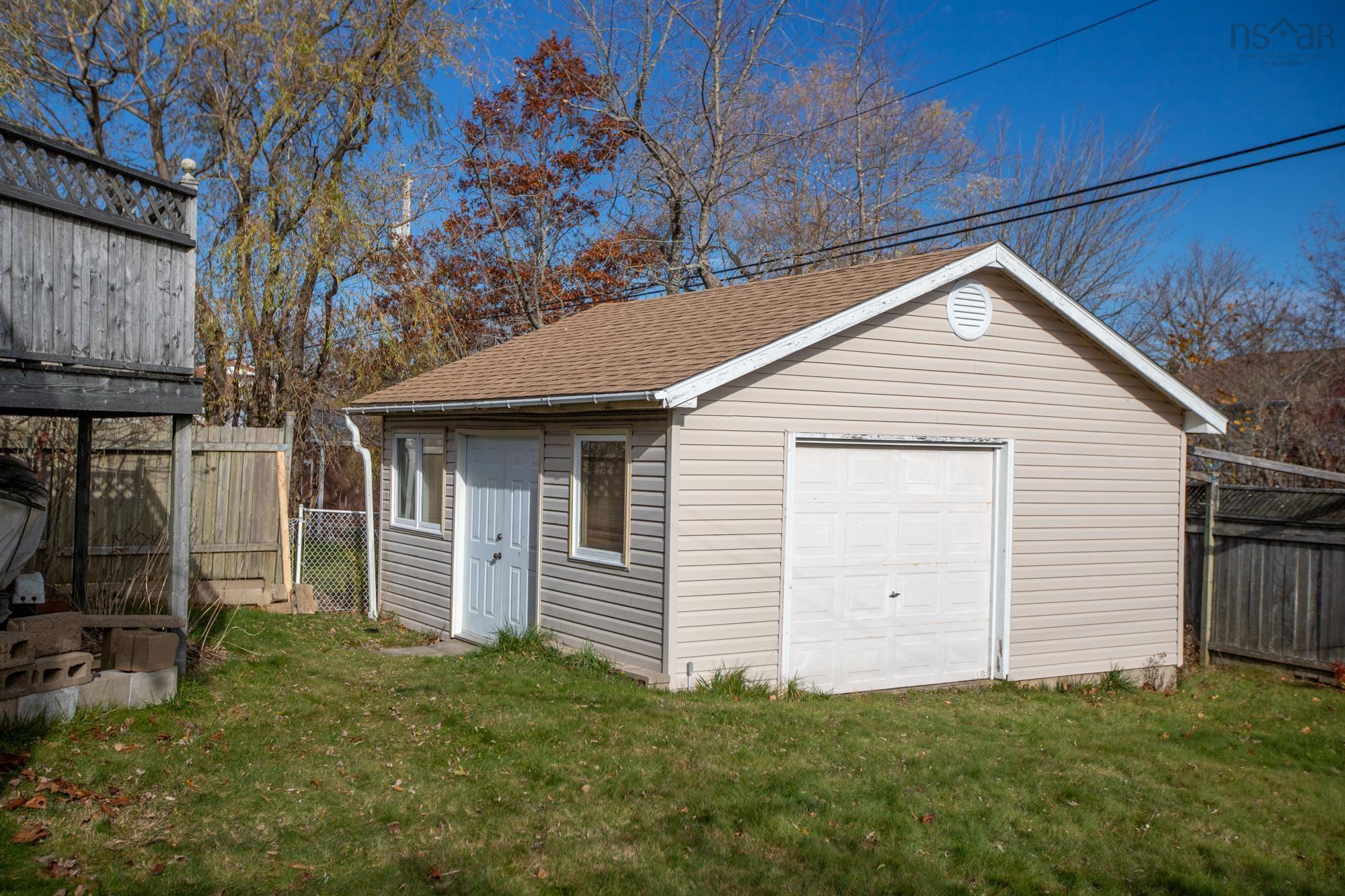 $438,000.00: 15 Hollyoake Lane, Cole Harbour