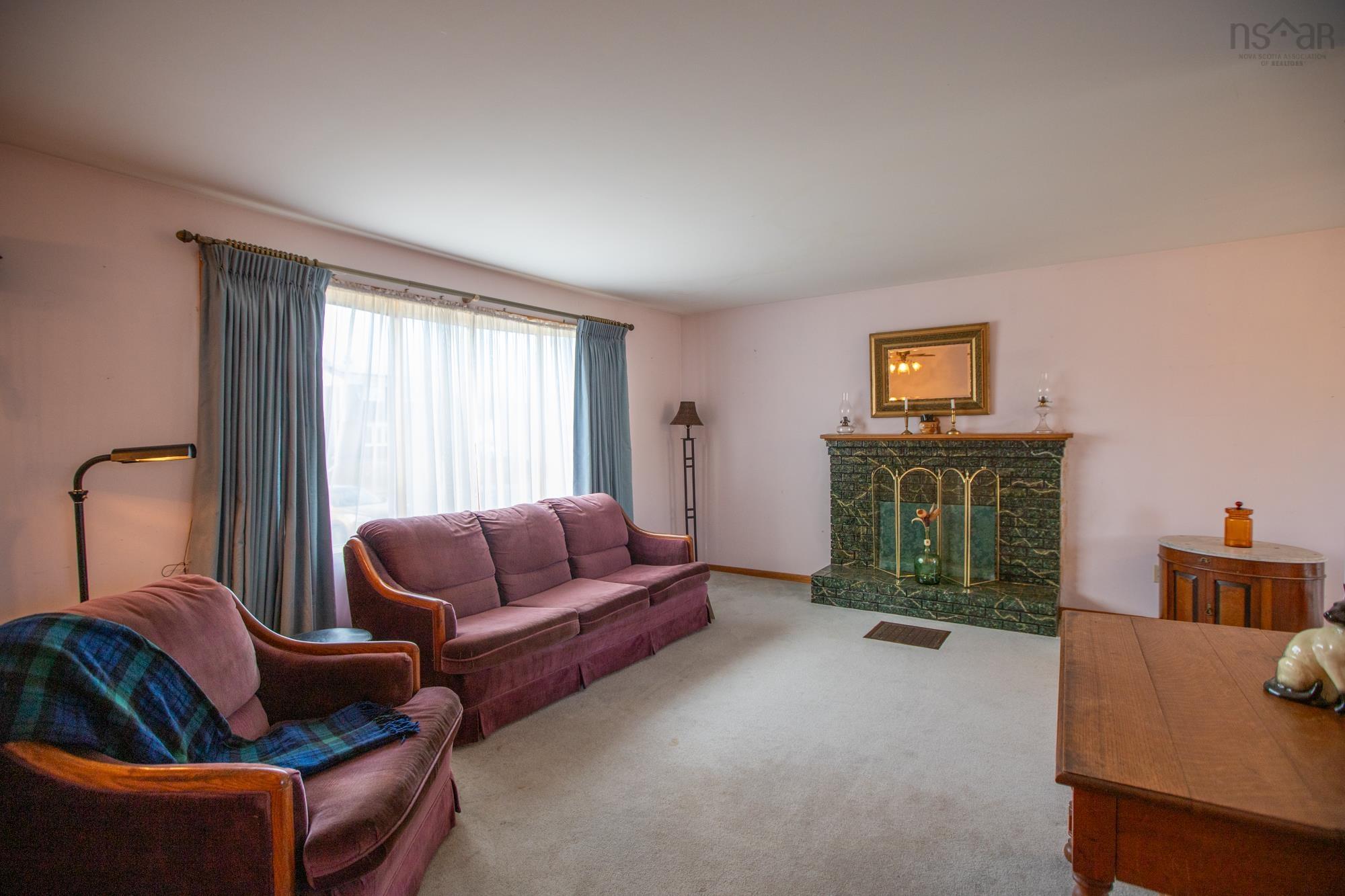 $438,000.00: 15 Hollyoake Lane, Cole Harbour