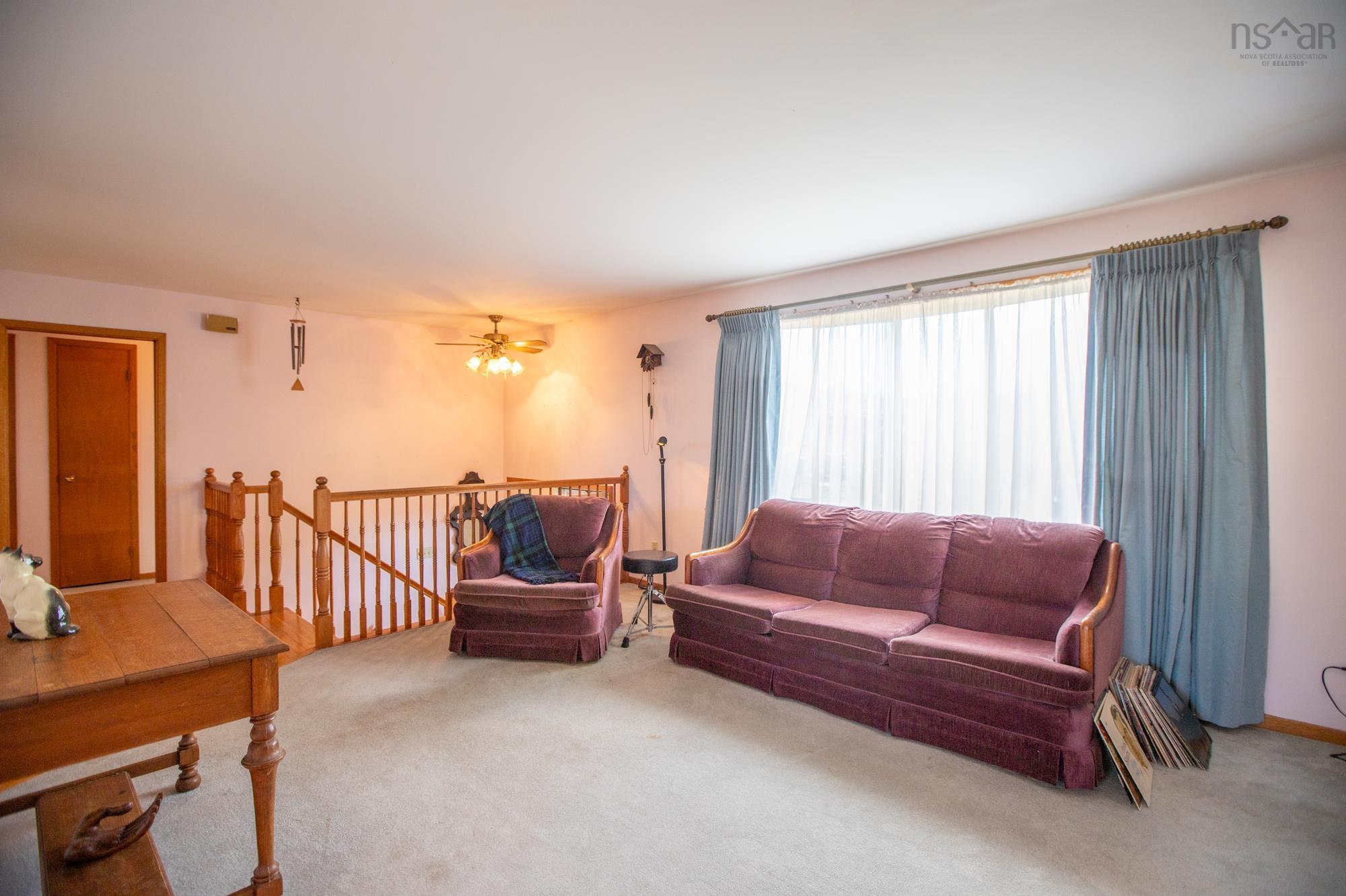 $438,000.00: 15 Hollyoake Lane, Cole Harbour