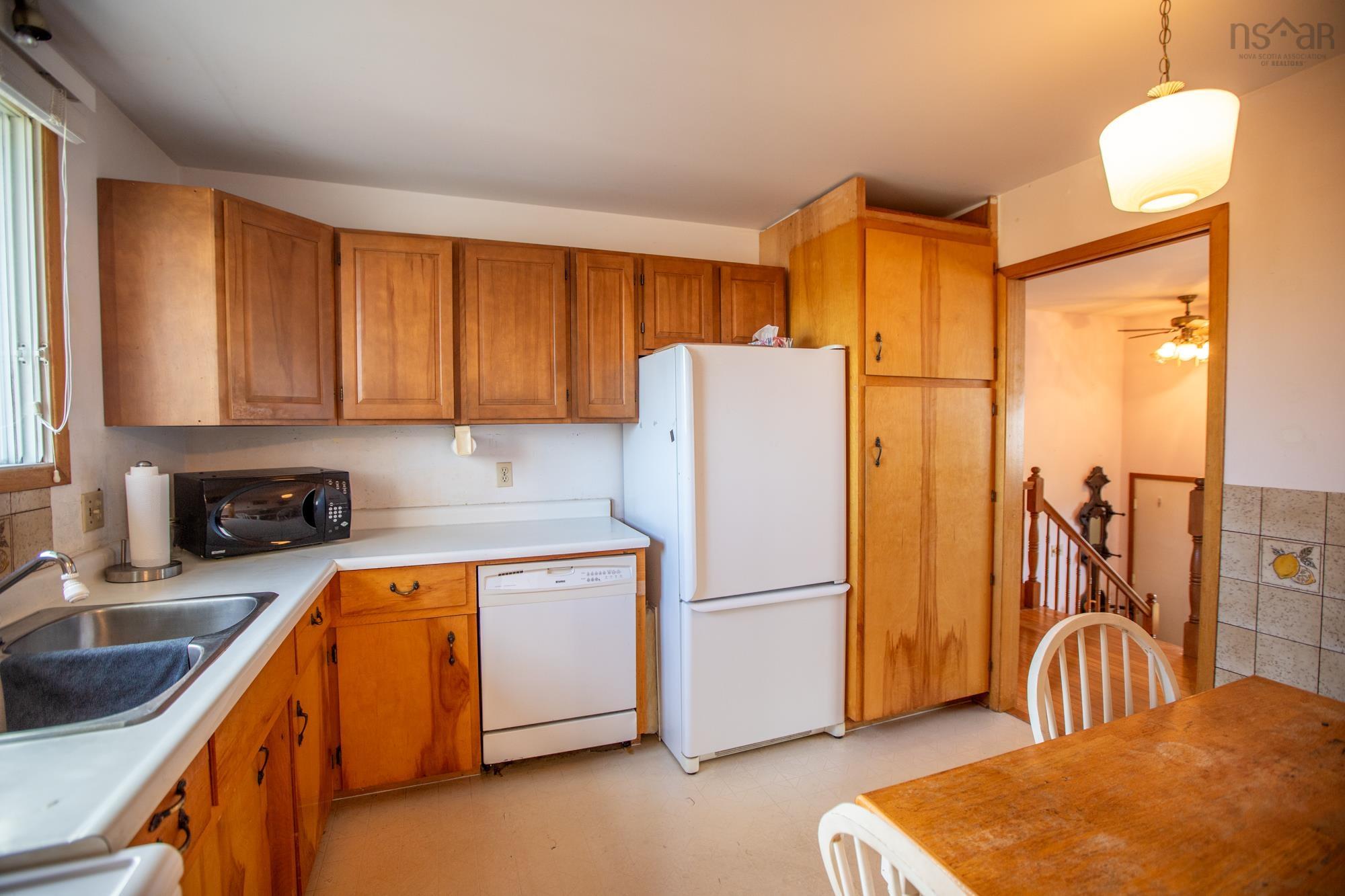 $438,000.00: 15 Hollyoake Lane, Cole Harbour