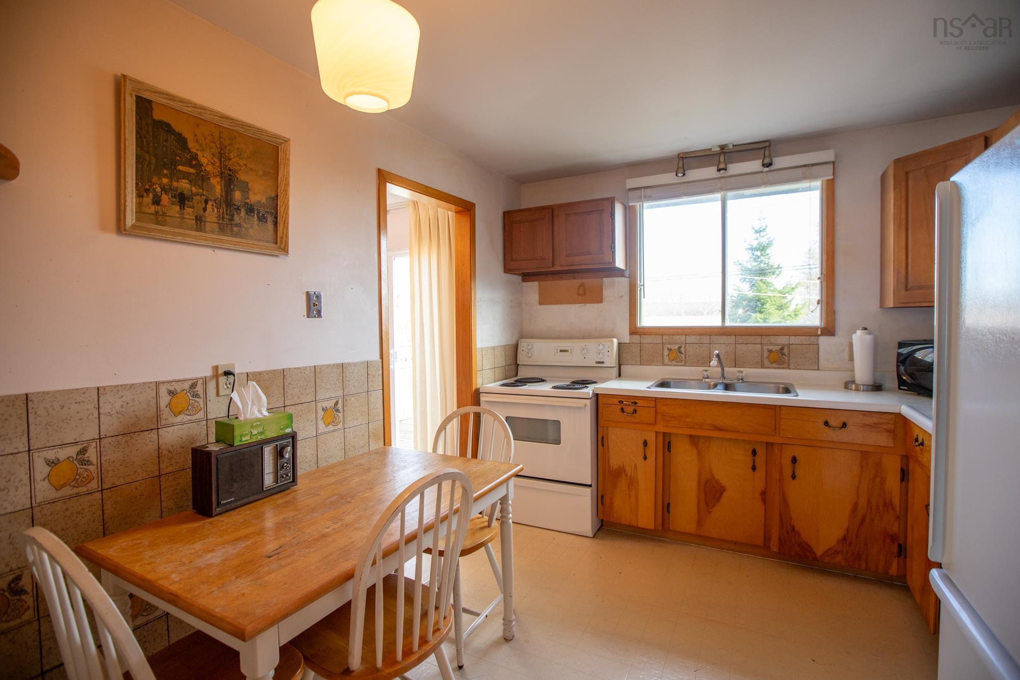 $438,000.00: 15 Hollyoake Lane, Cole Harbour