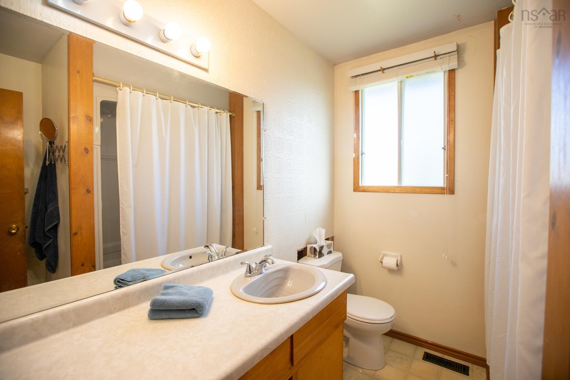 $438,000.00: 15 Hollyoake Lane, Cole Harbour