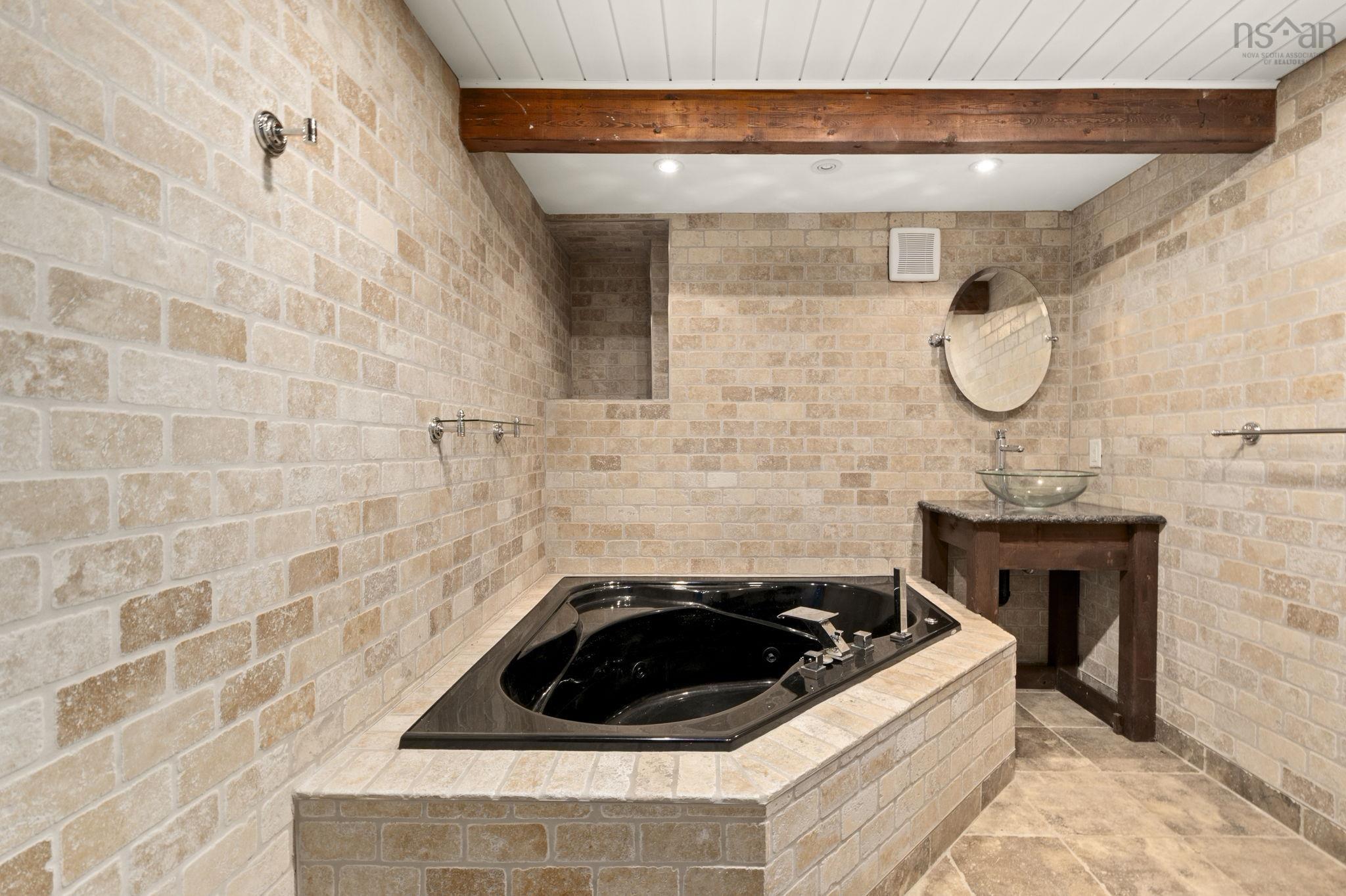 $950,000.00: 50 Josey Road, Spry Bay