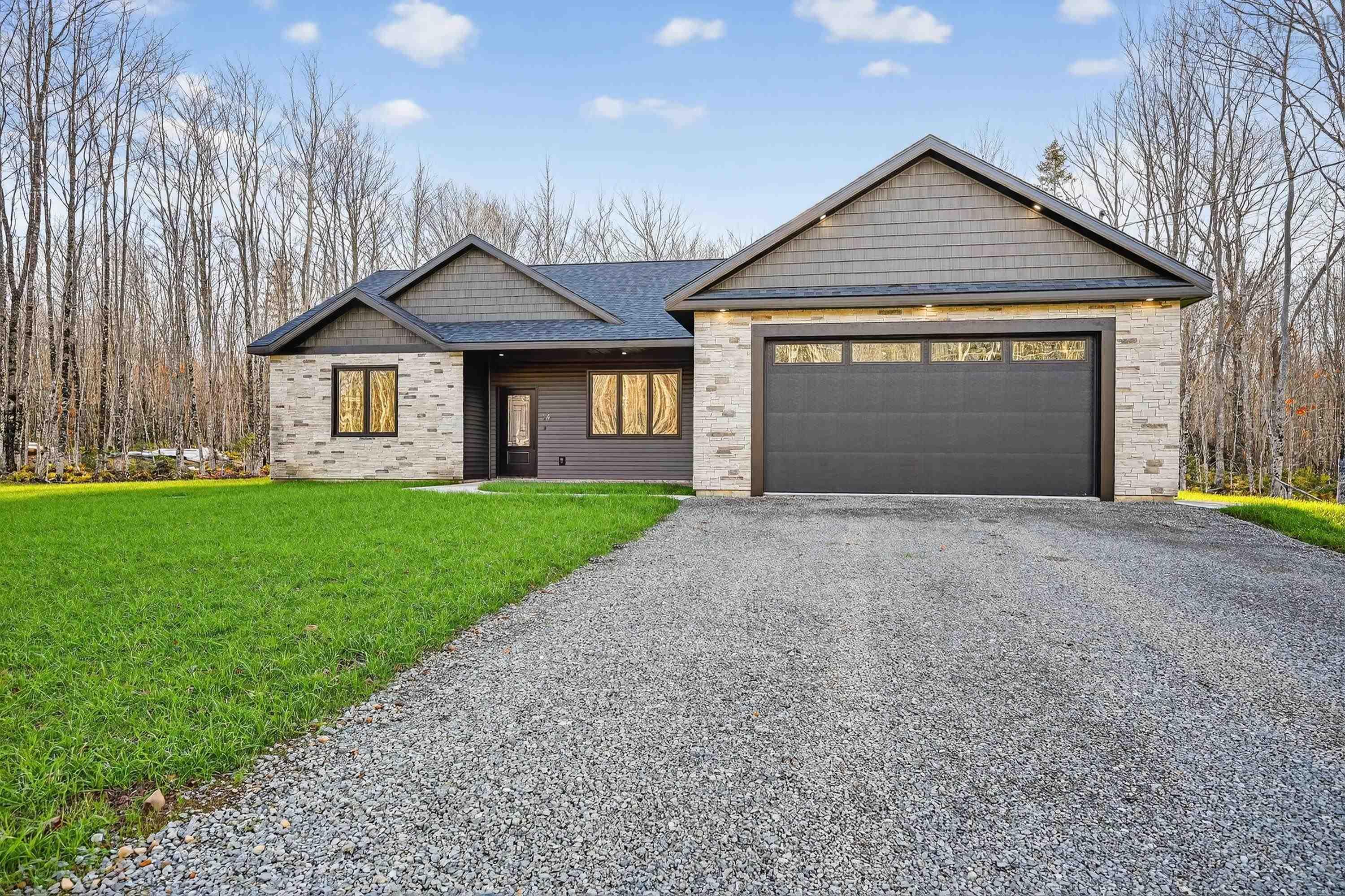 $579,900.00: 14 Emerson Drive, Howie Centre