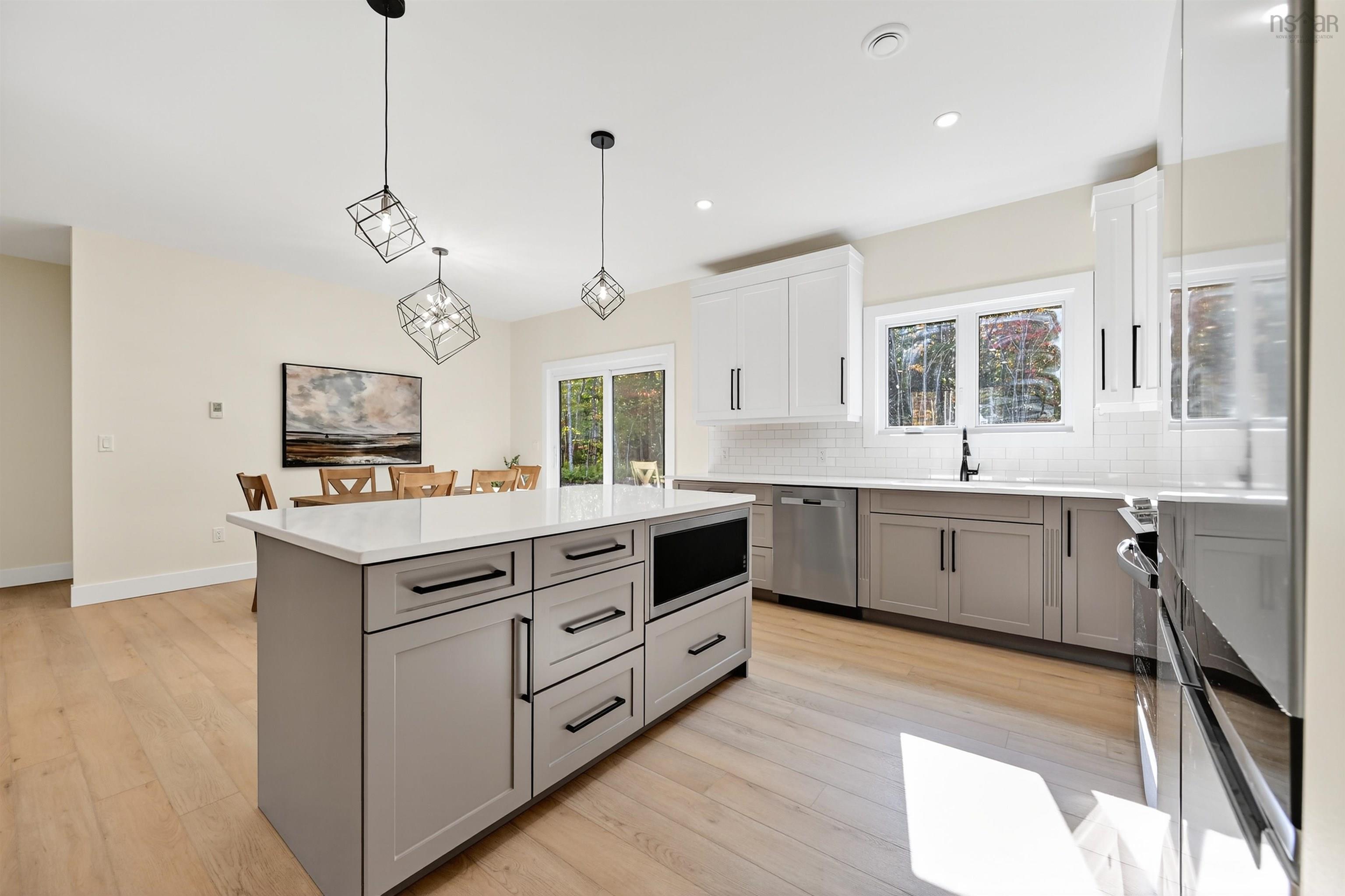 $579,900.00: 14 Emerson Drive, Howie Centre