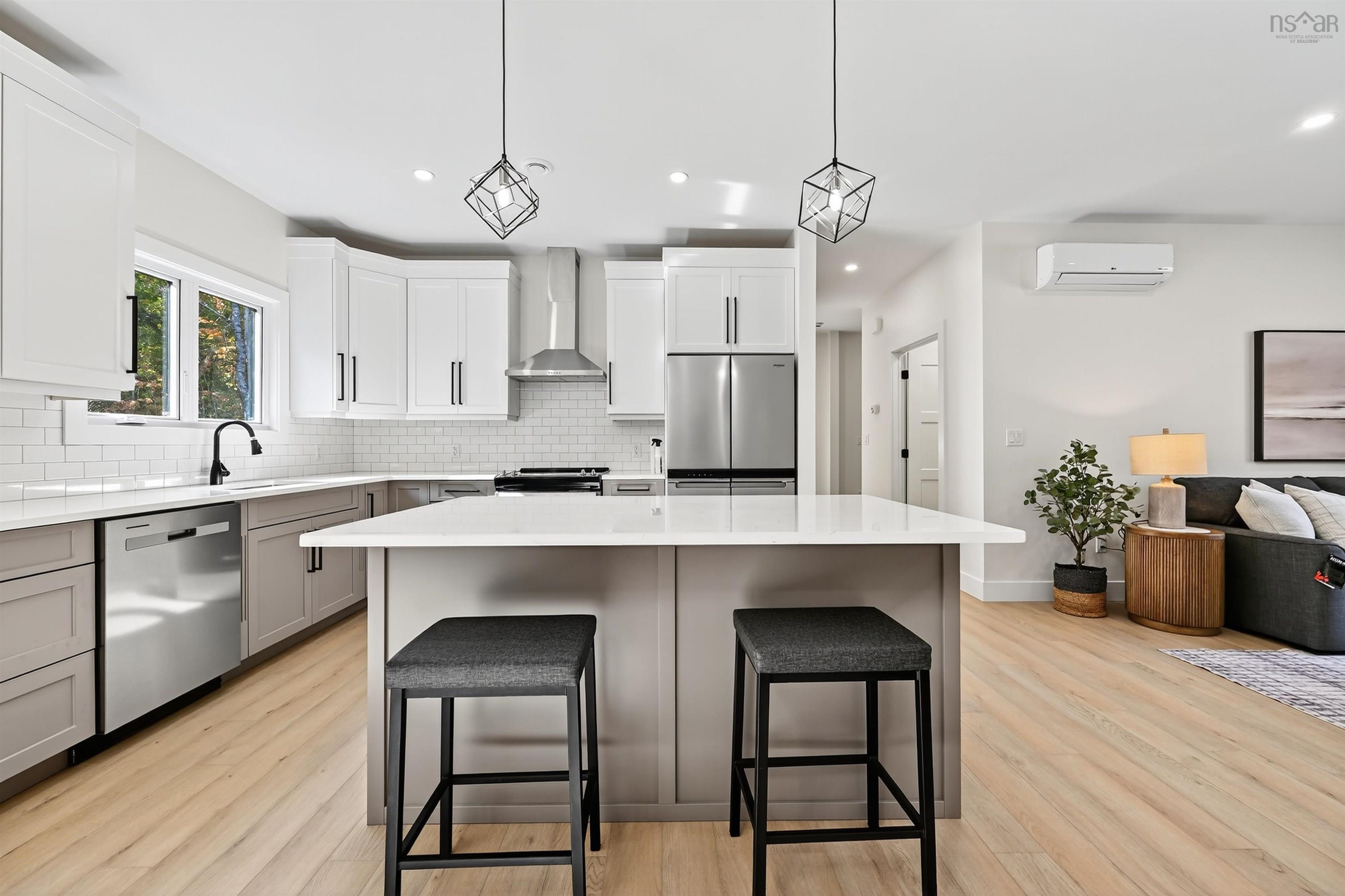 $579,900.00: 14 Emerson Drive, Howie Centre