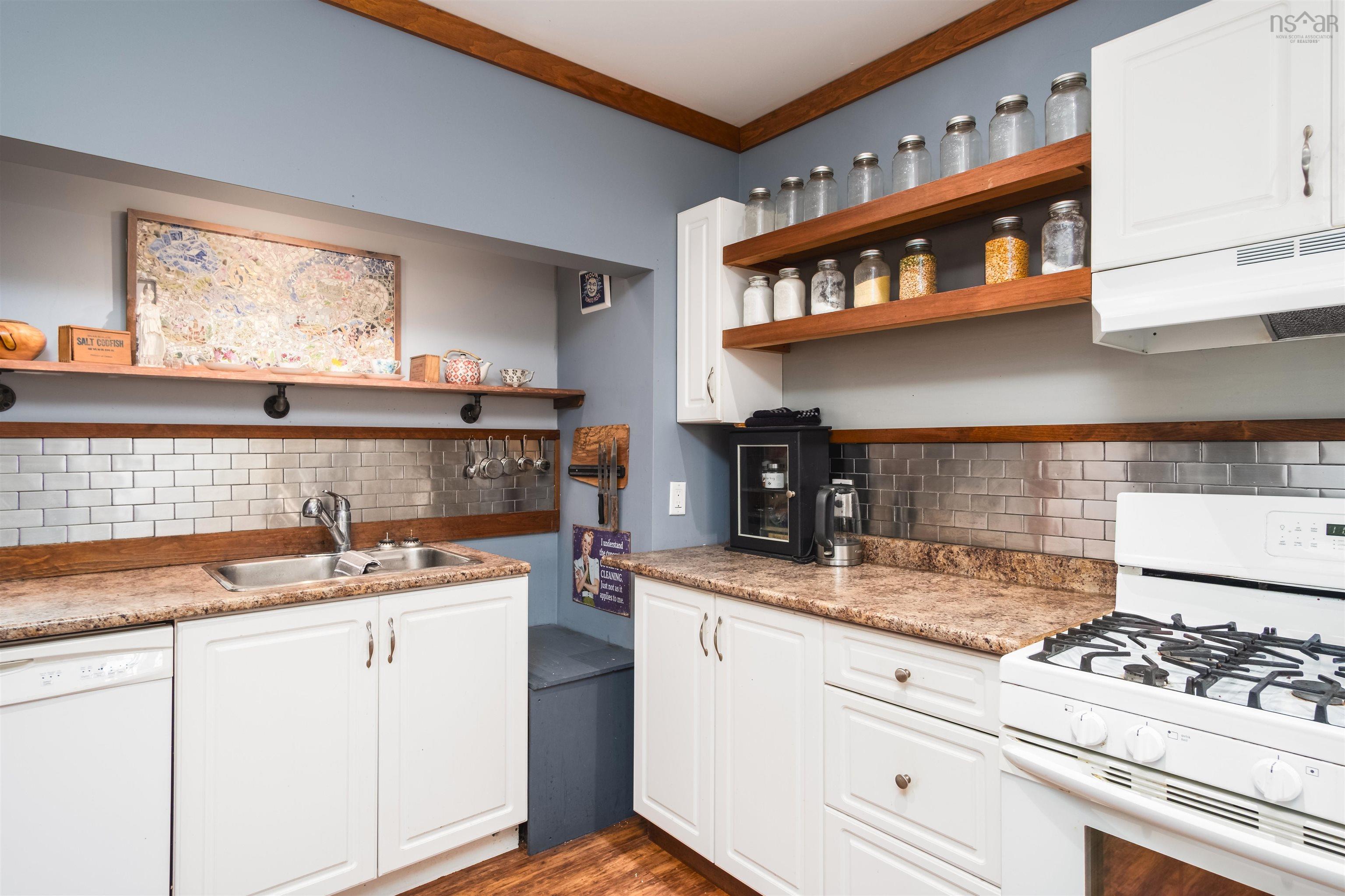 $330,000.00: 10198 Grenville Street, St. Peter