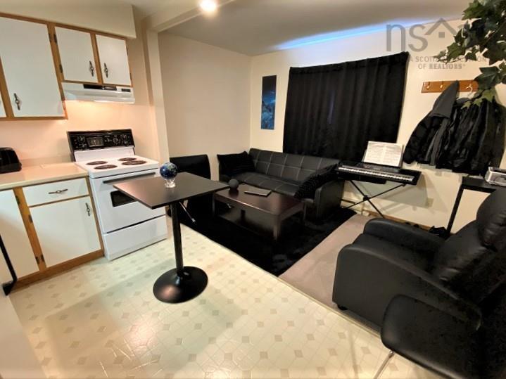 $275,000.00: 69 Old Post Road, Barrington