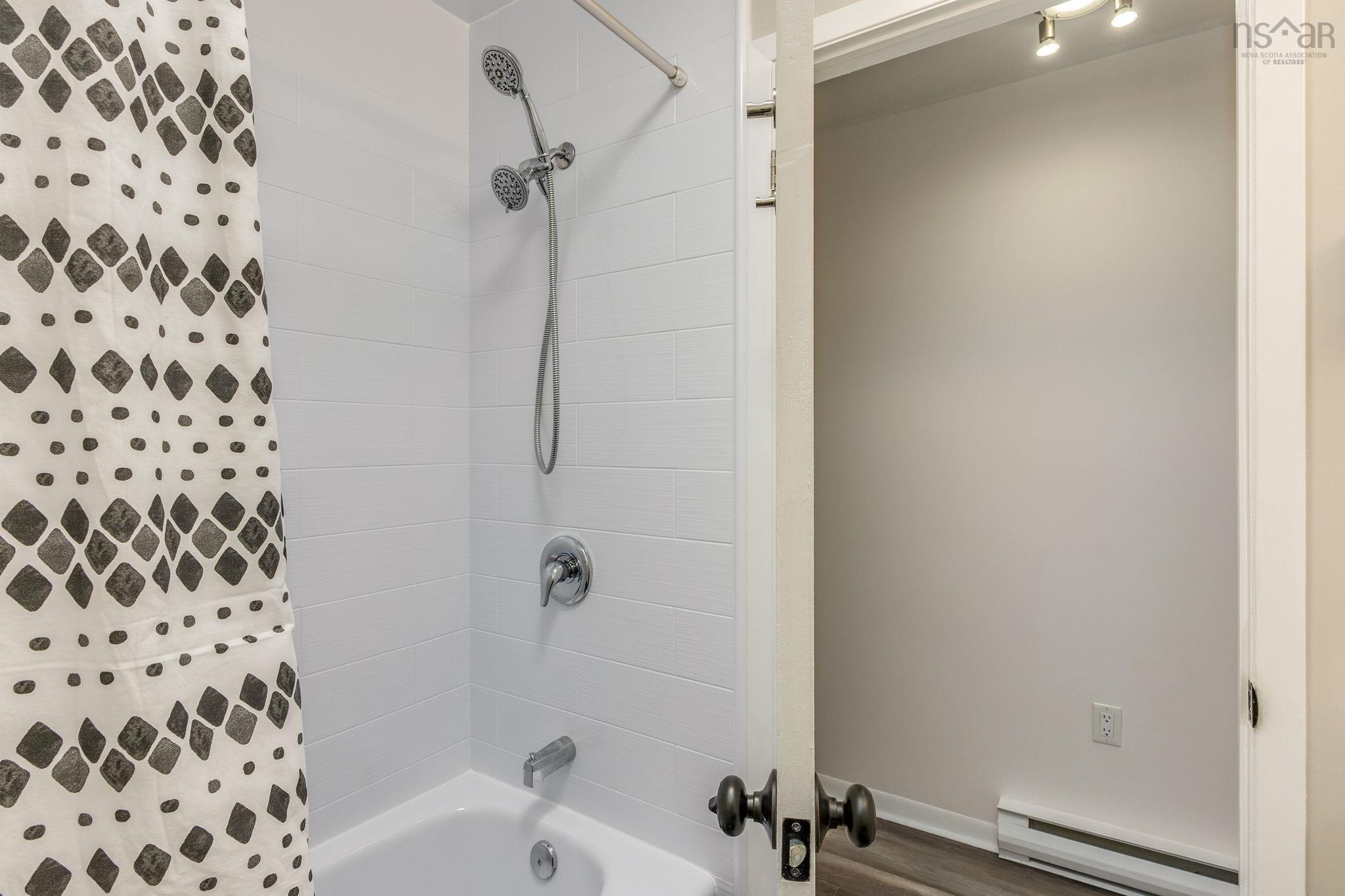 $399,000.00: 7 Braeside Lane, Clayton Park