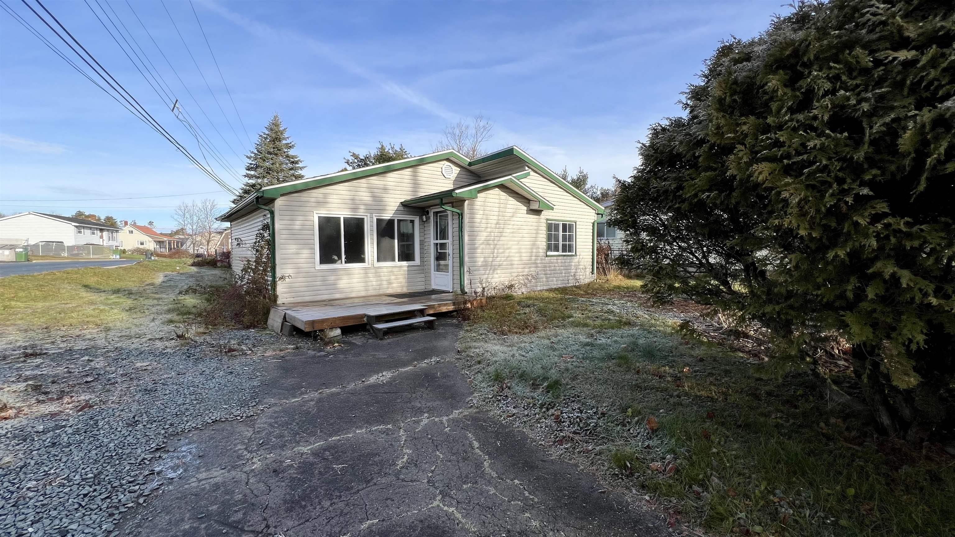 $339,900.00: 1517 St.Margarets Bay Road, Lakeside