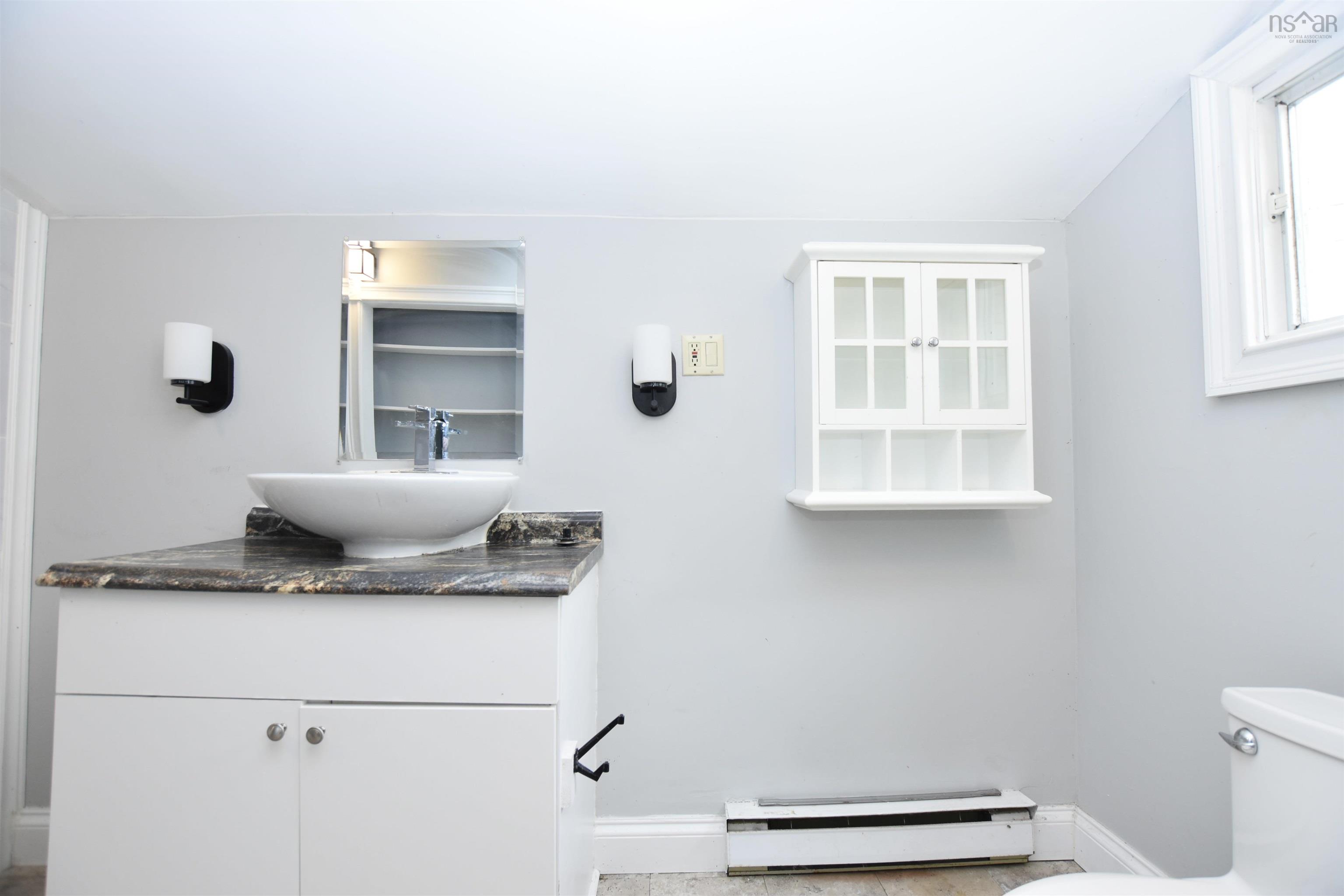 $339,900.00: 1517 St.Margarets Bay Road, Lakeside