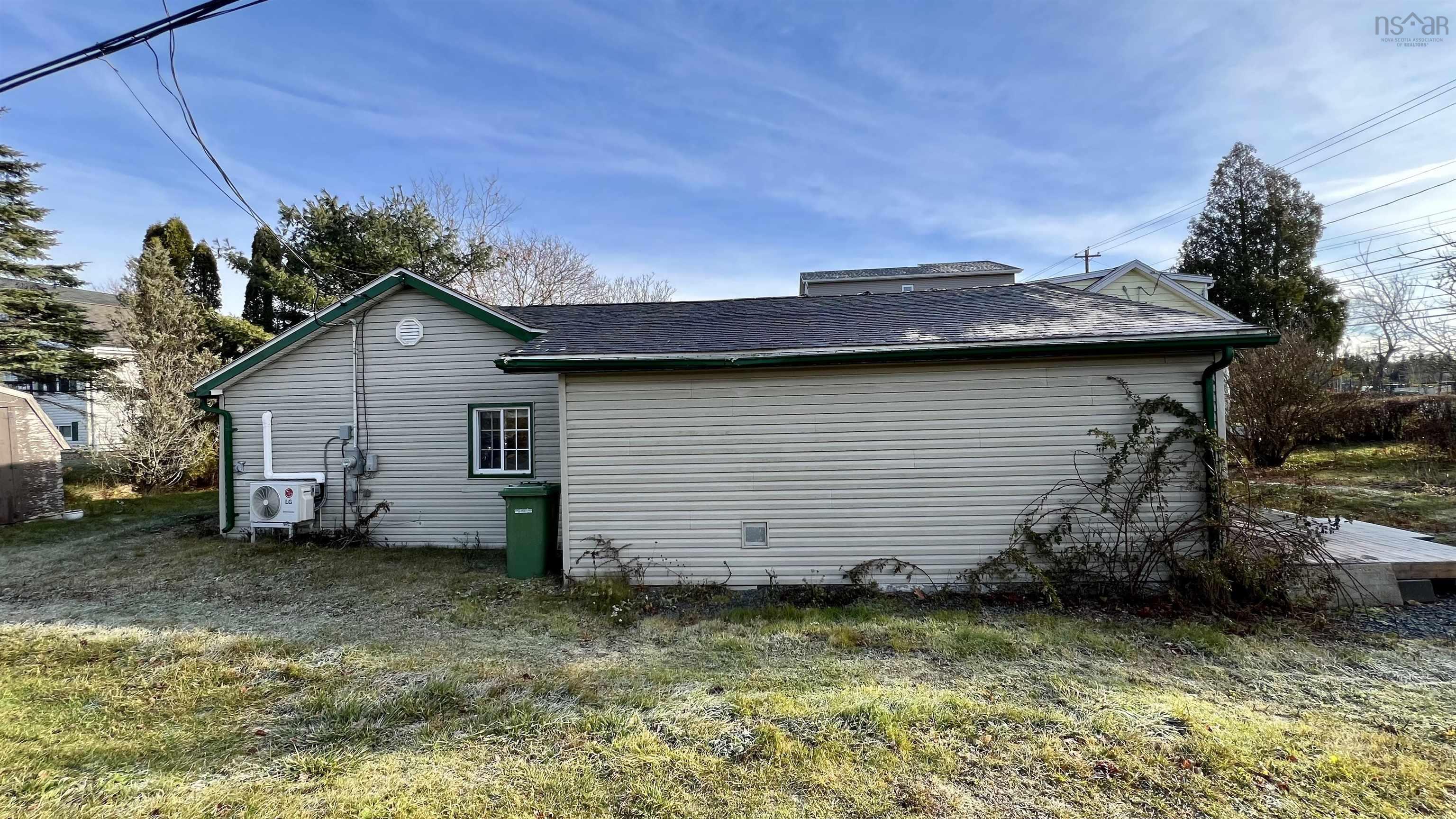 $339,900.00: 1517 St.Margarets Bay Road, Lakeside