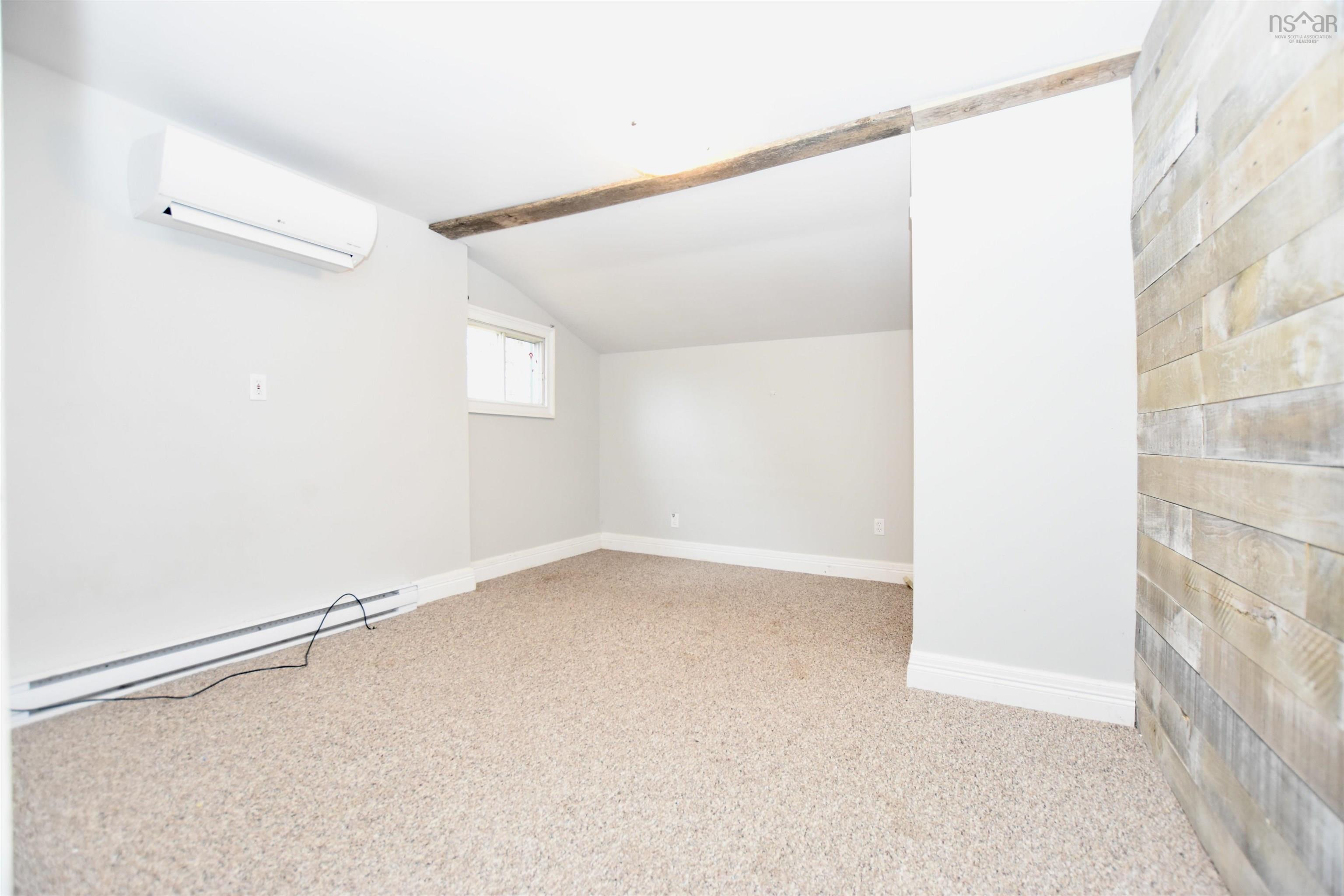 $339,900.00: 1517 St.Margarets Bay Road, Lakeside