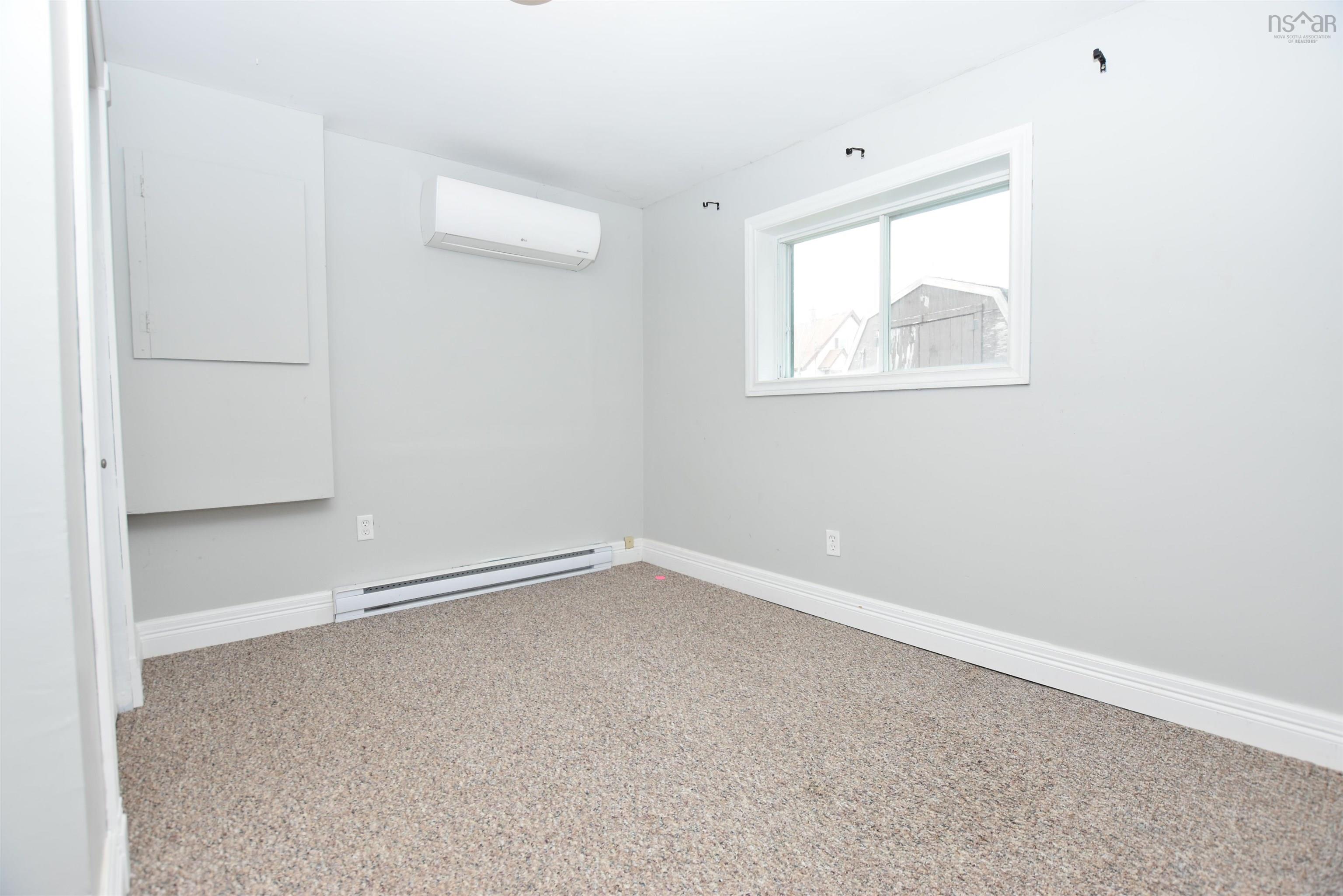 $339,900.00: 1517 St.Margarets Bay Road, Lakeside