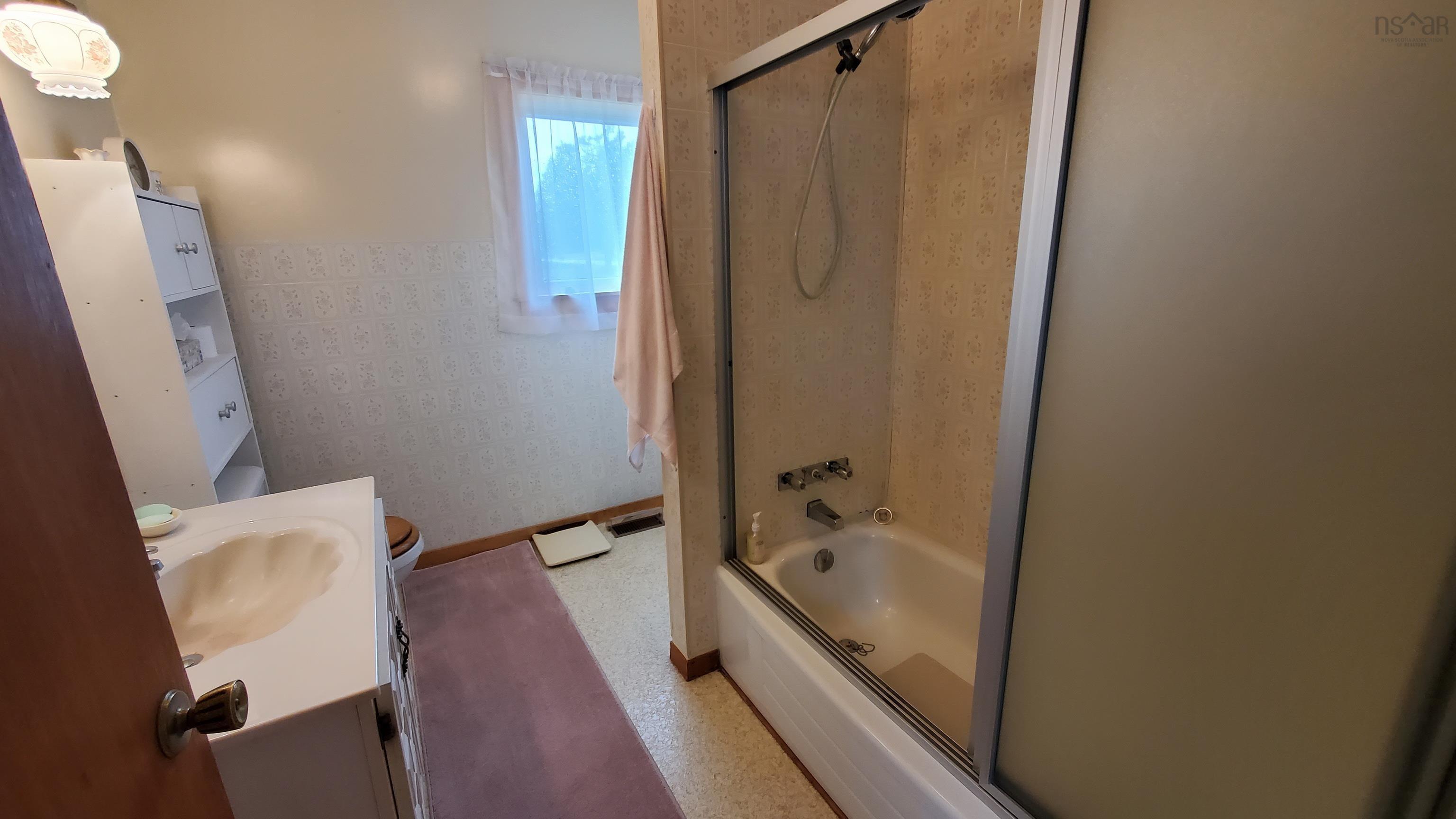 $234,900.00: 3498 209 Highway, Advocate Harbour