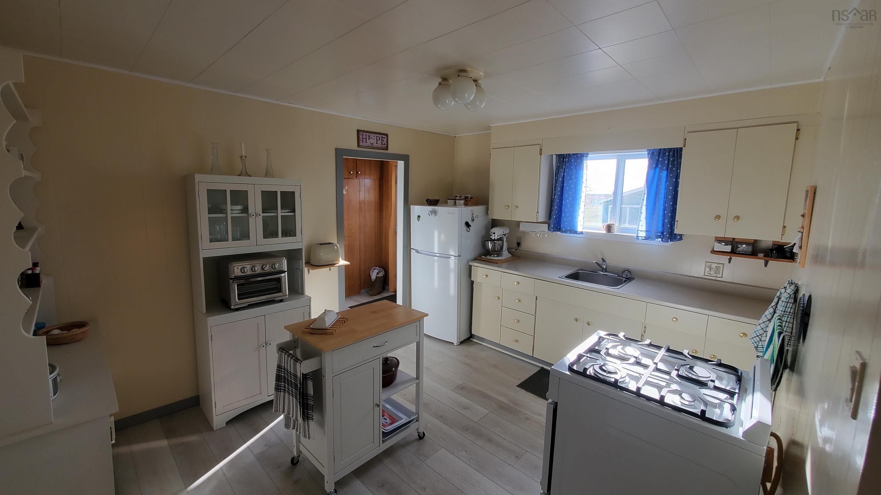 $234,900.00: 3498 209 Highway, Advocate Harbour