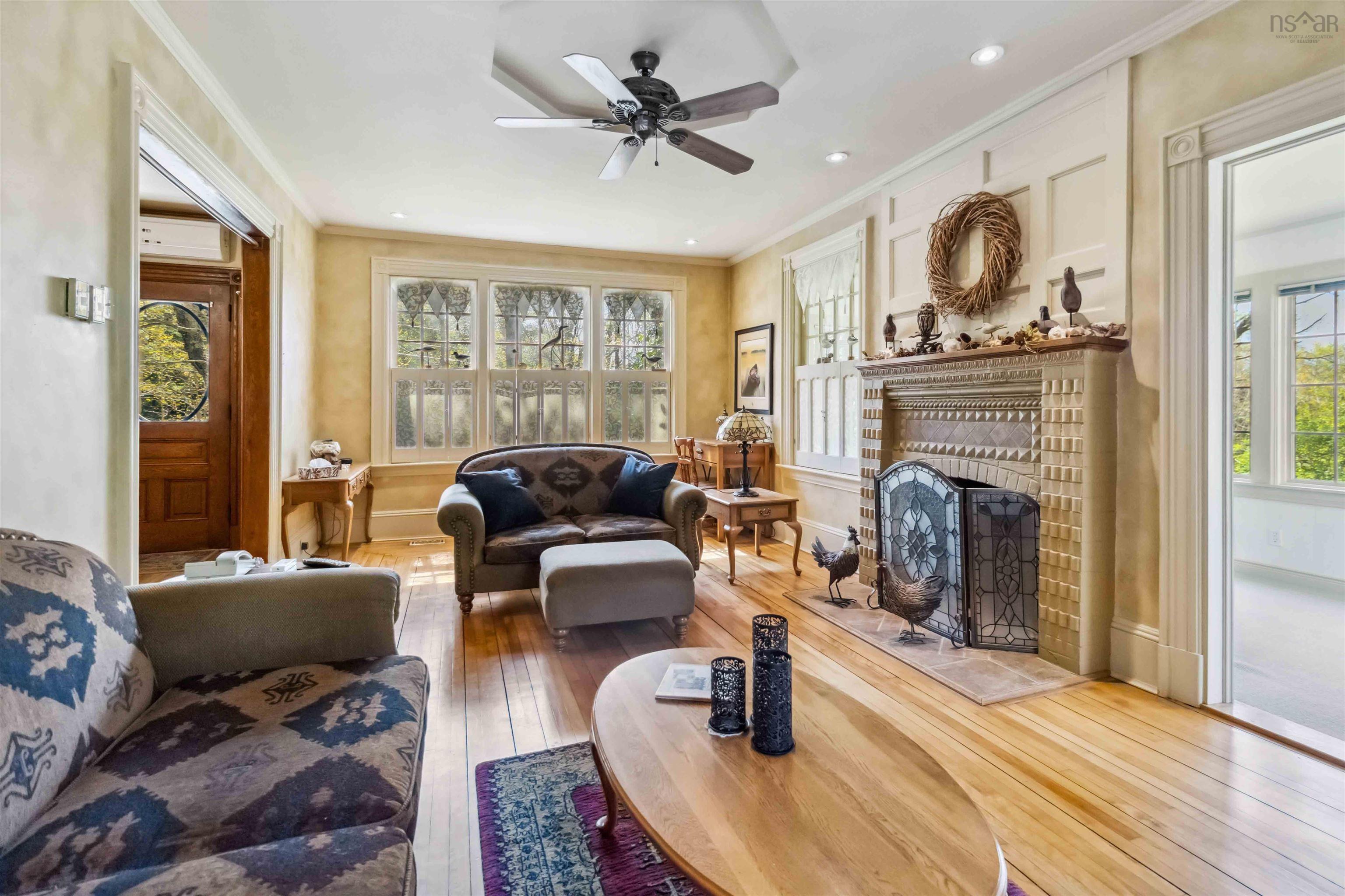 $599,900.00: 811 Lahave Street, Bridgewater