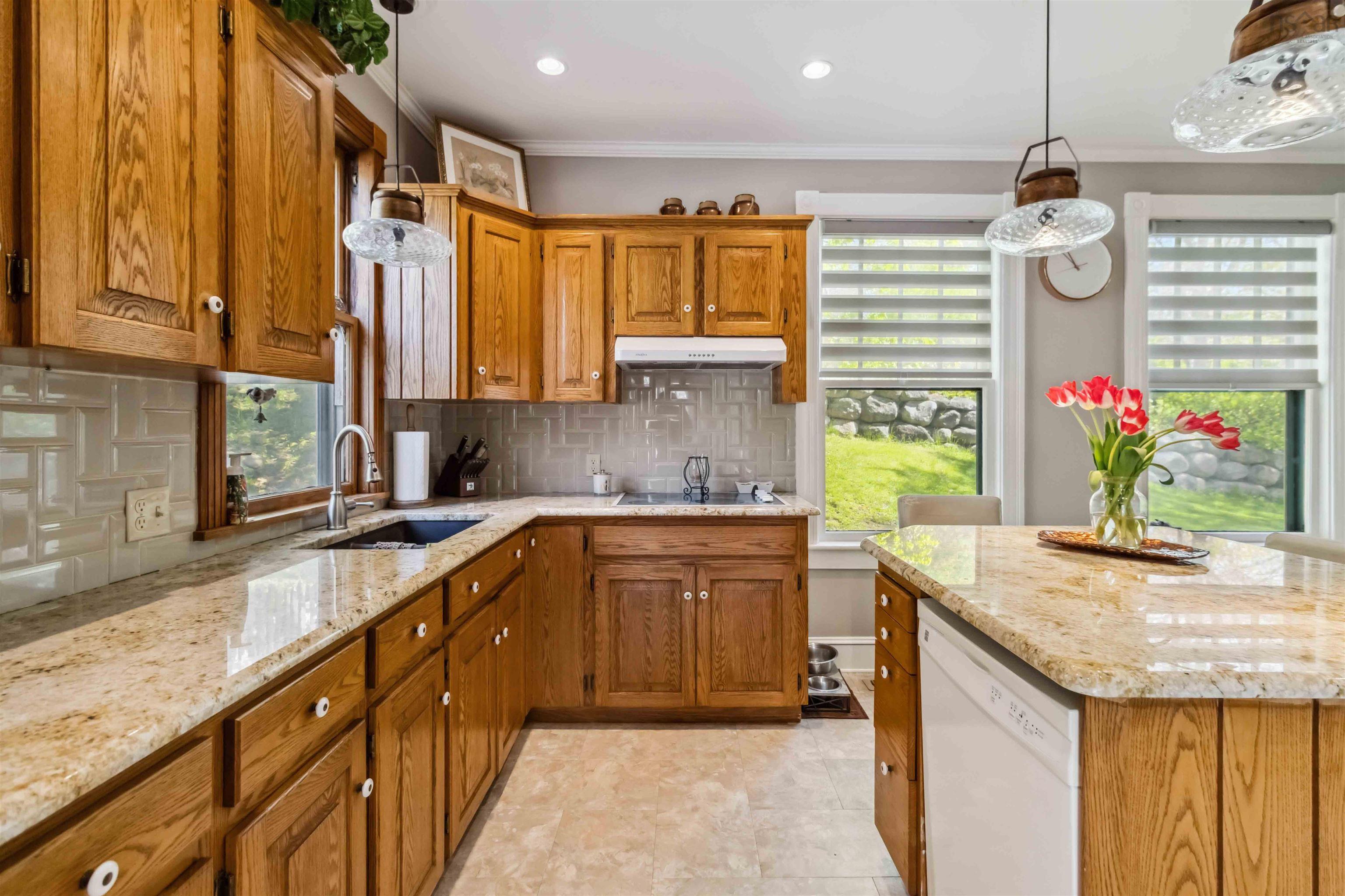 $599,900.00: 811 Lahave Street, Bridgewater