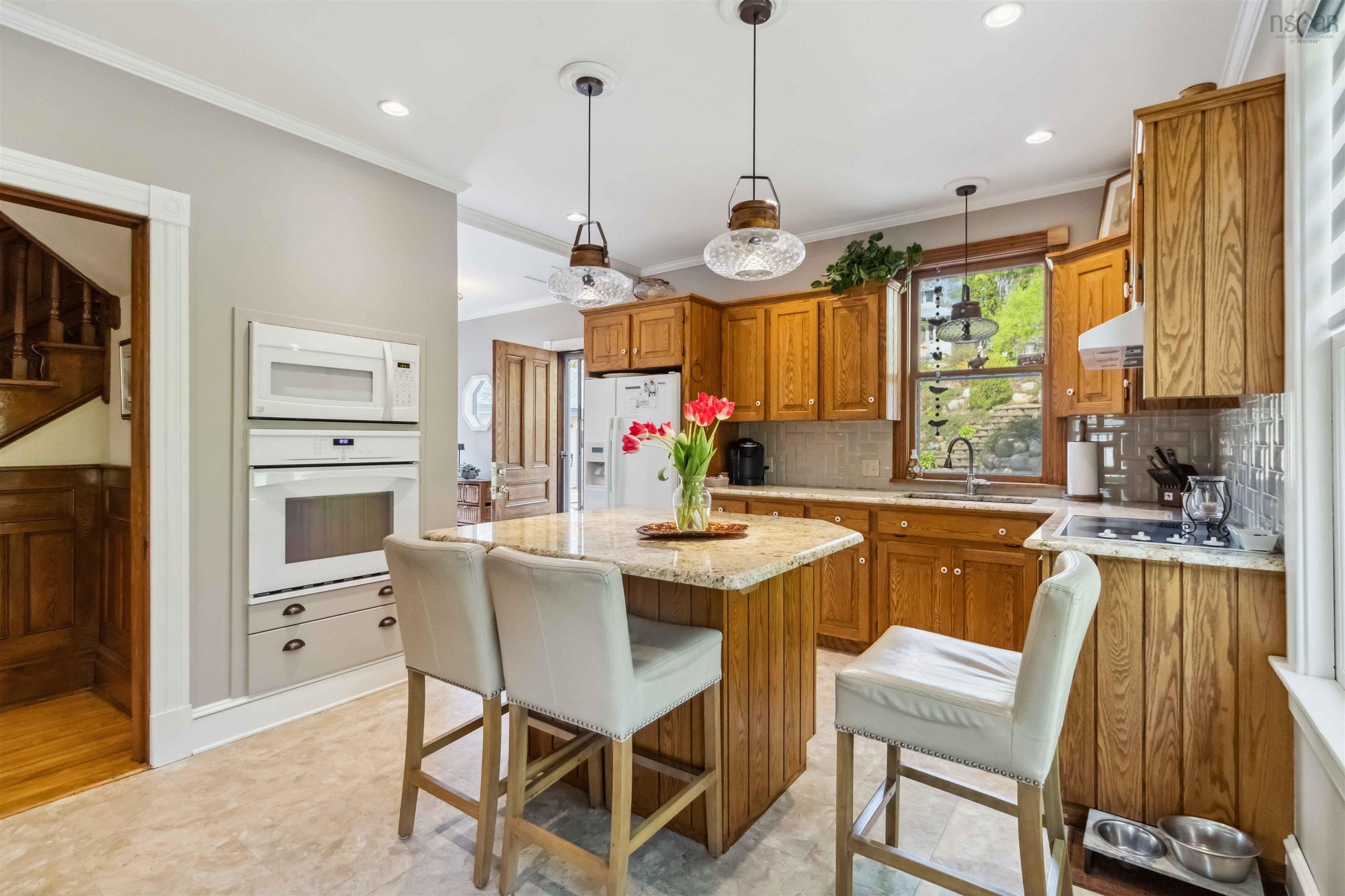 $599,900.00: 811 Lahave Street, Bridgewater