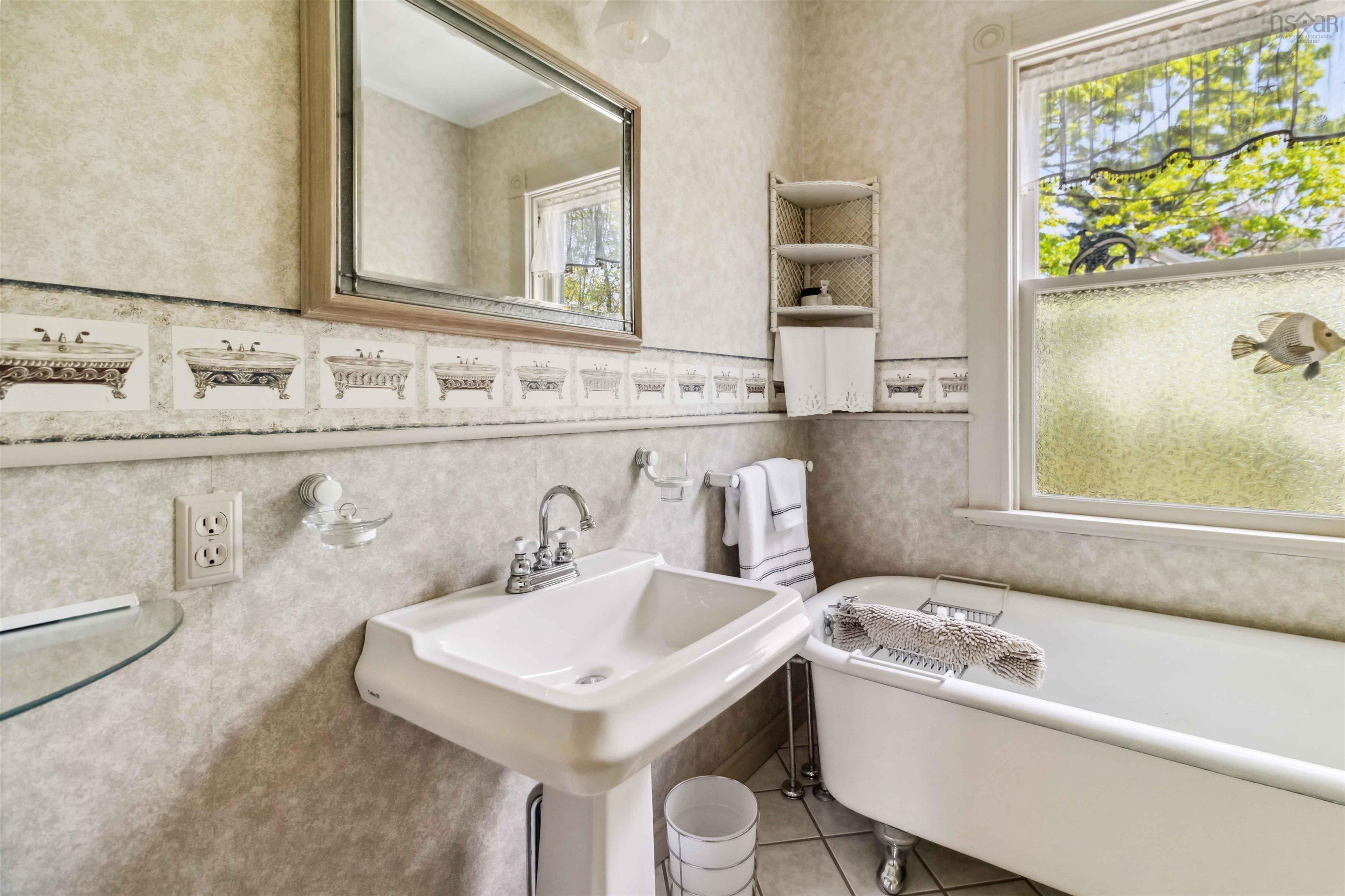 $599,900.00: 811 Lahave Street, Bridgewater