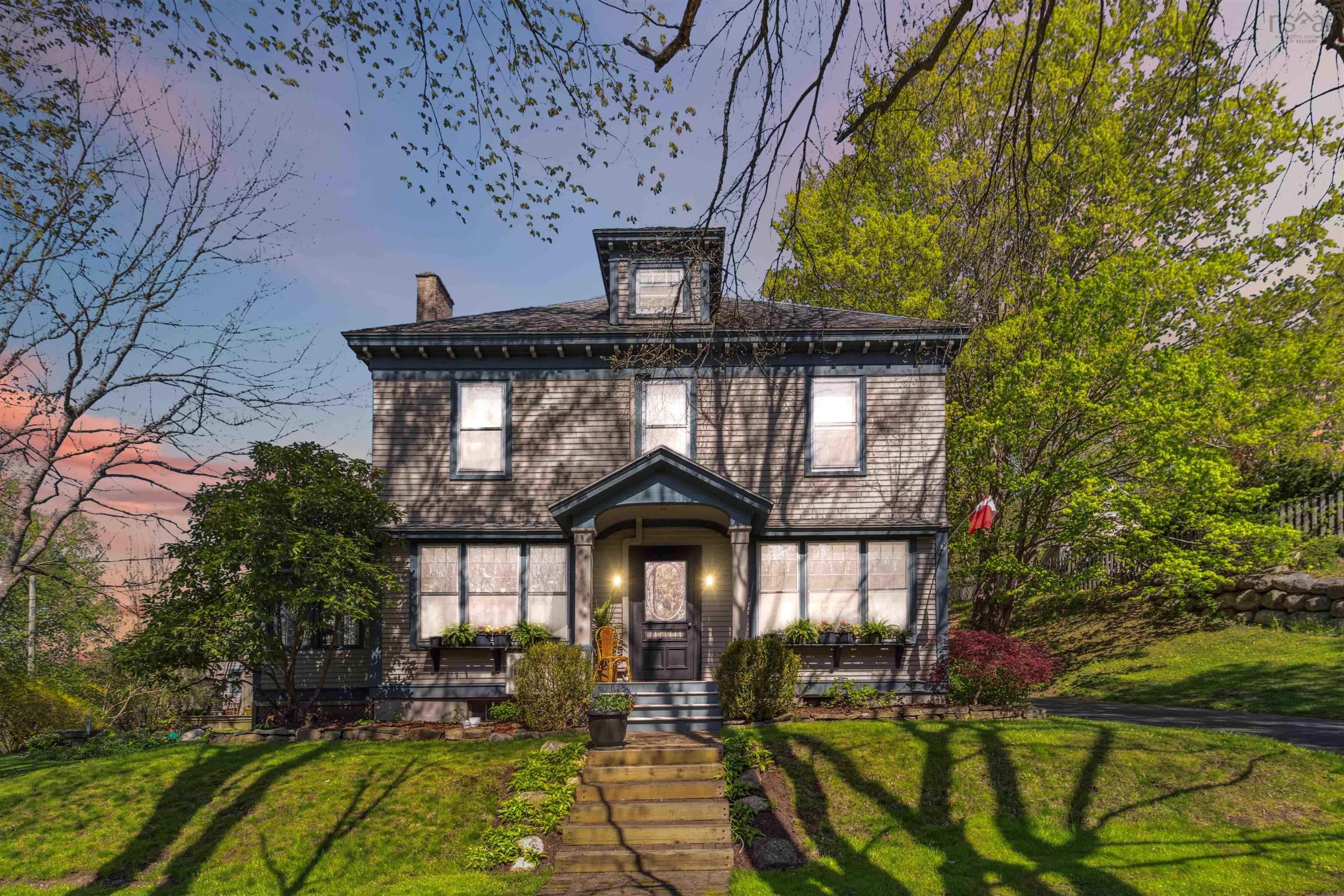 $599,900.00: 811 Lahave Street, Bridgewater