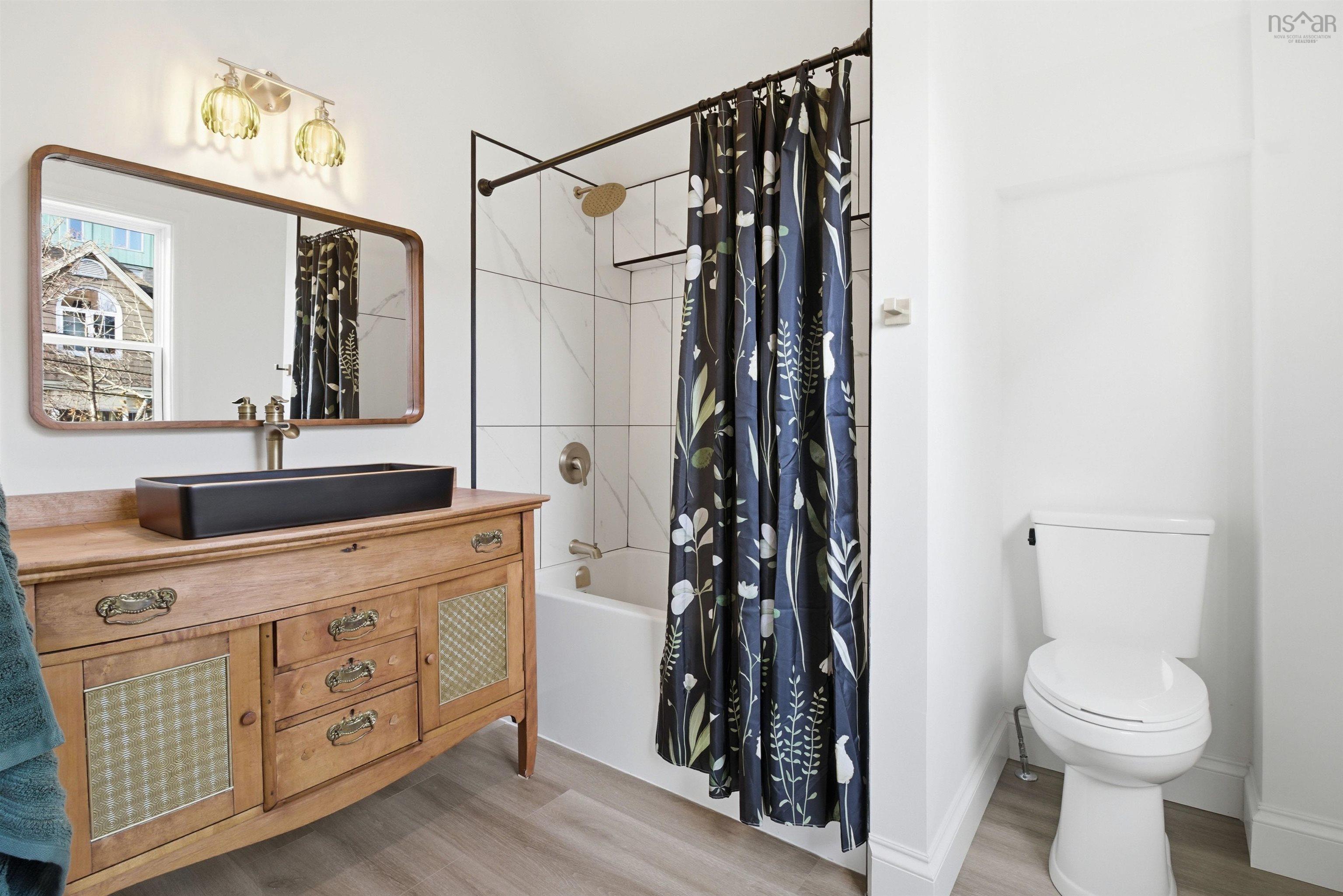 $799,900.00: 5551 Sullivan Street, Halifax