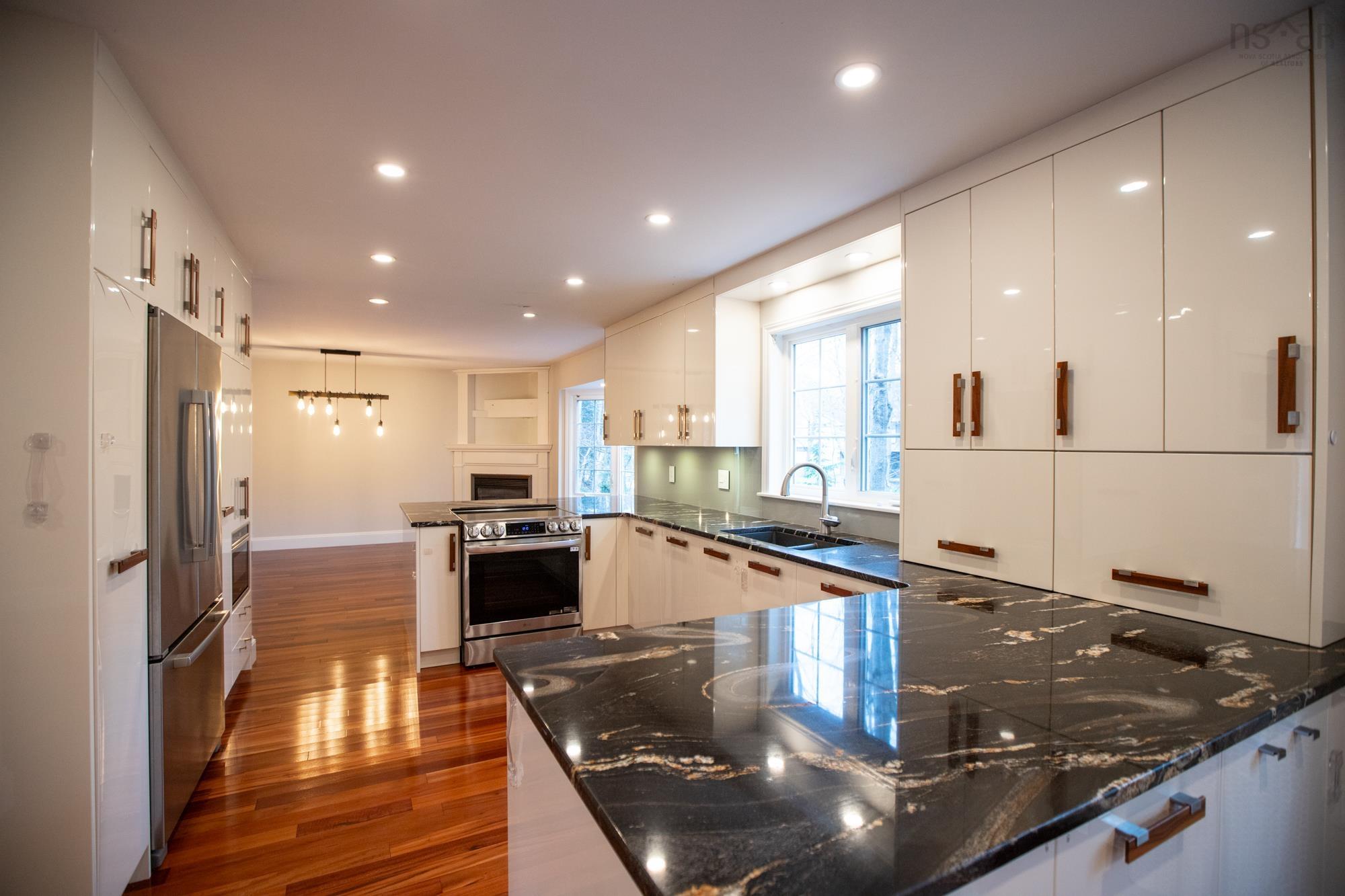 $1,199,000.00: 21 Forest Lane, Bedford