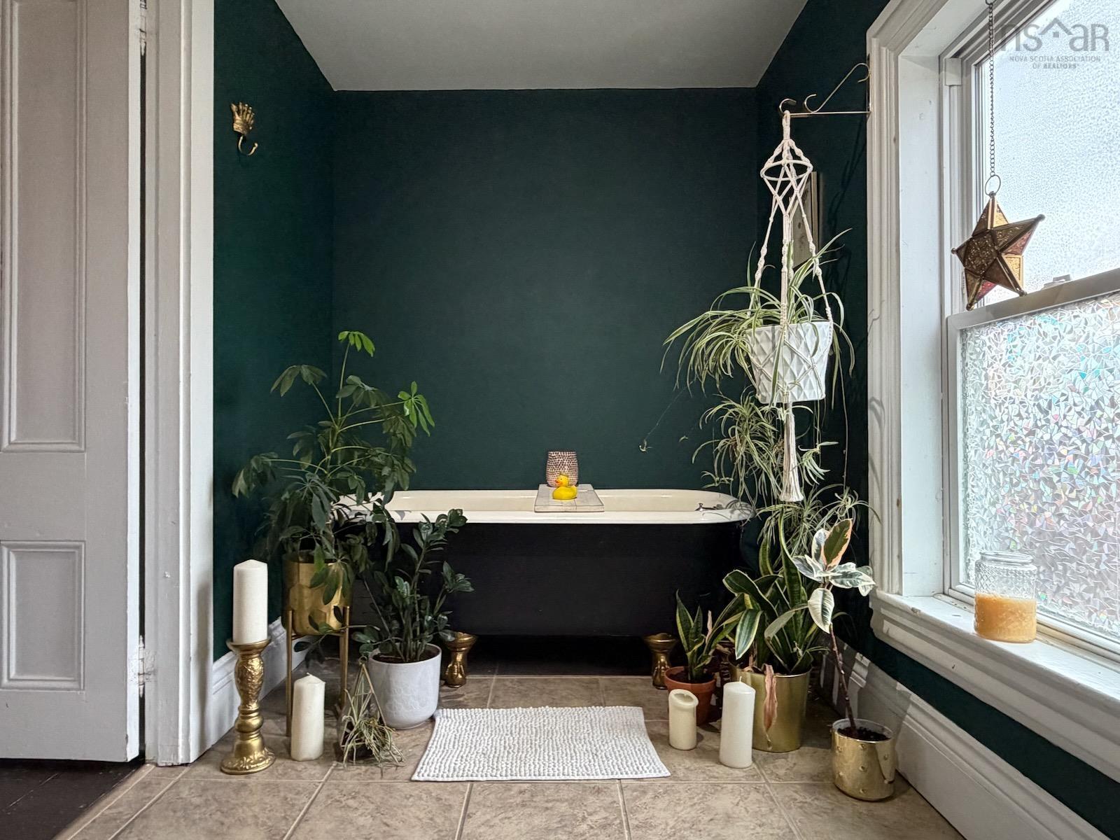 $369,900.00: 156 Main Shore Road, Milton Highlands