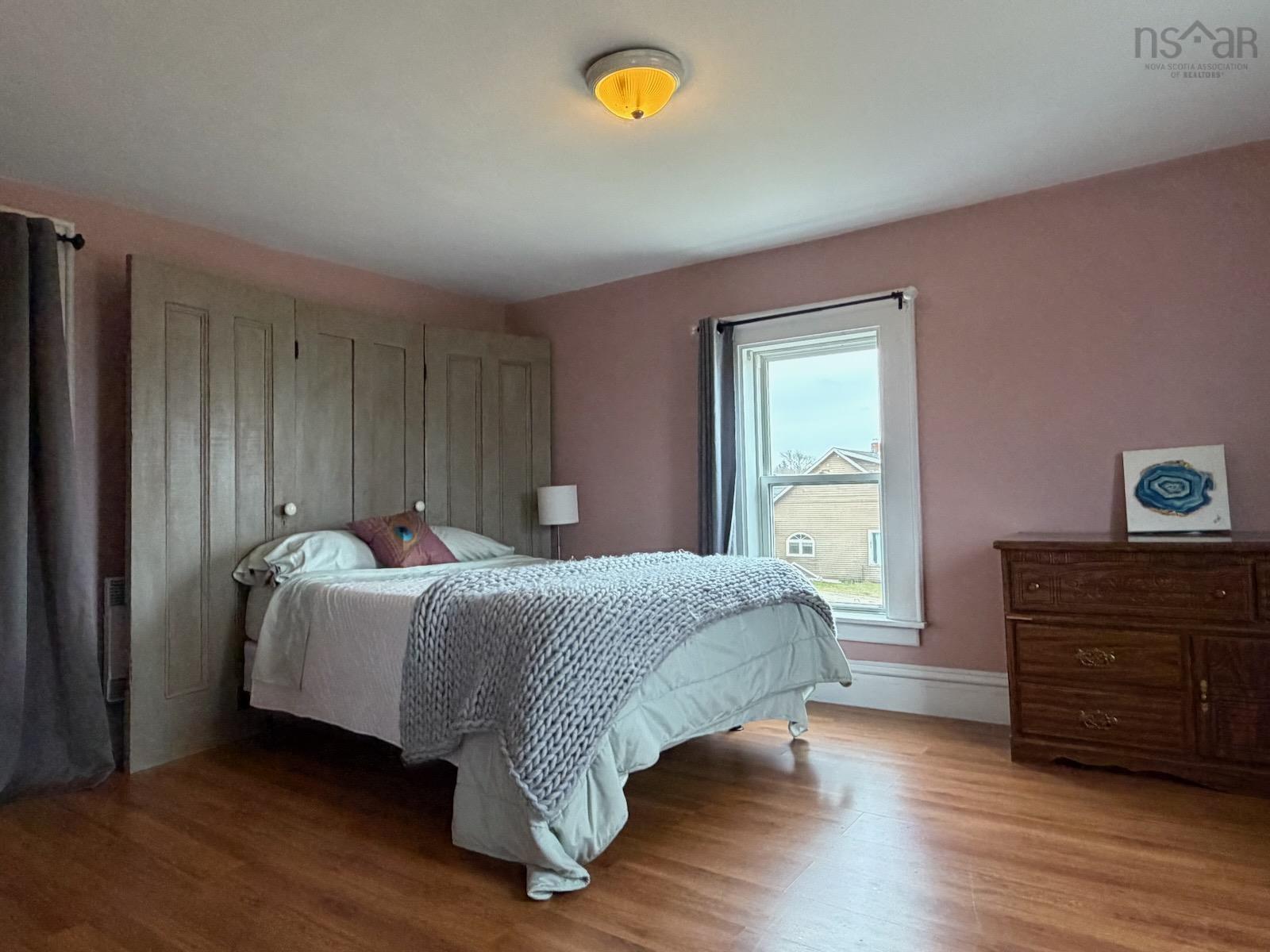 $369,900.00: 156 Main Shore Road, Milton Highlands