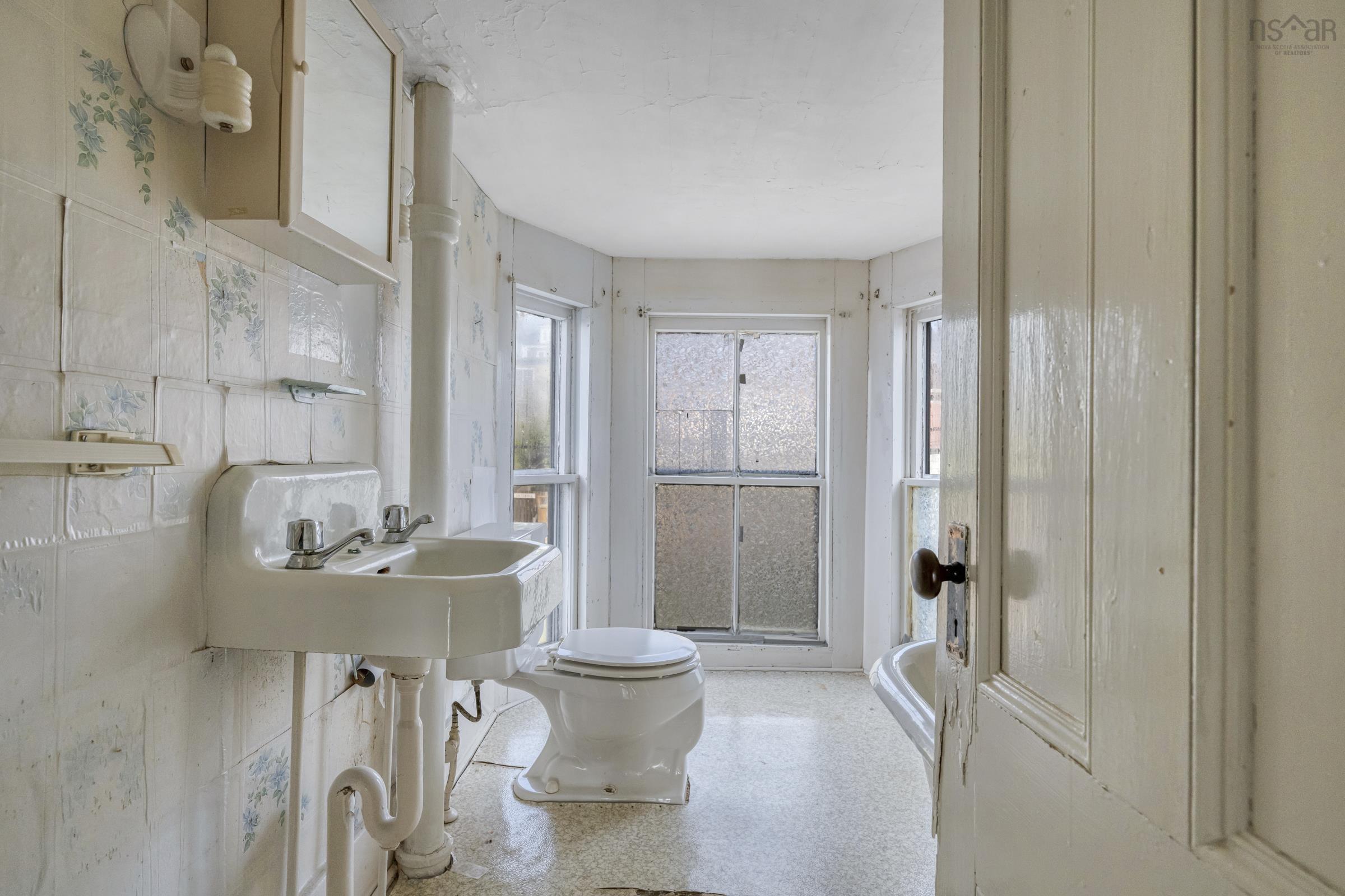 $700,000.00: 200 Montague Street, Lunenburg