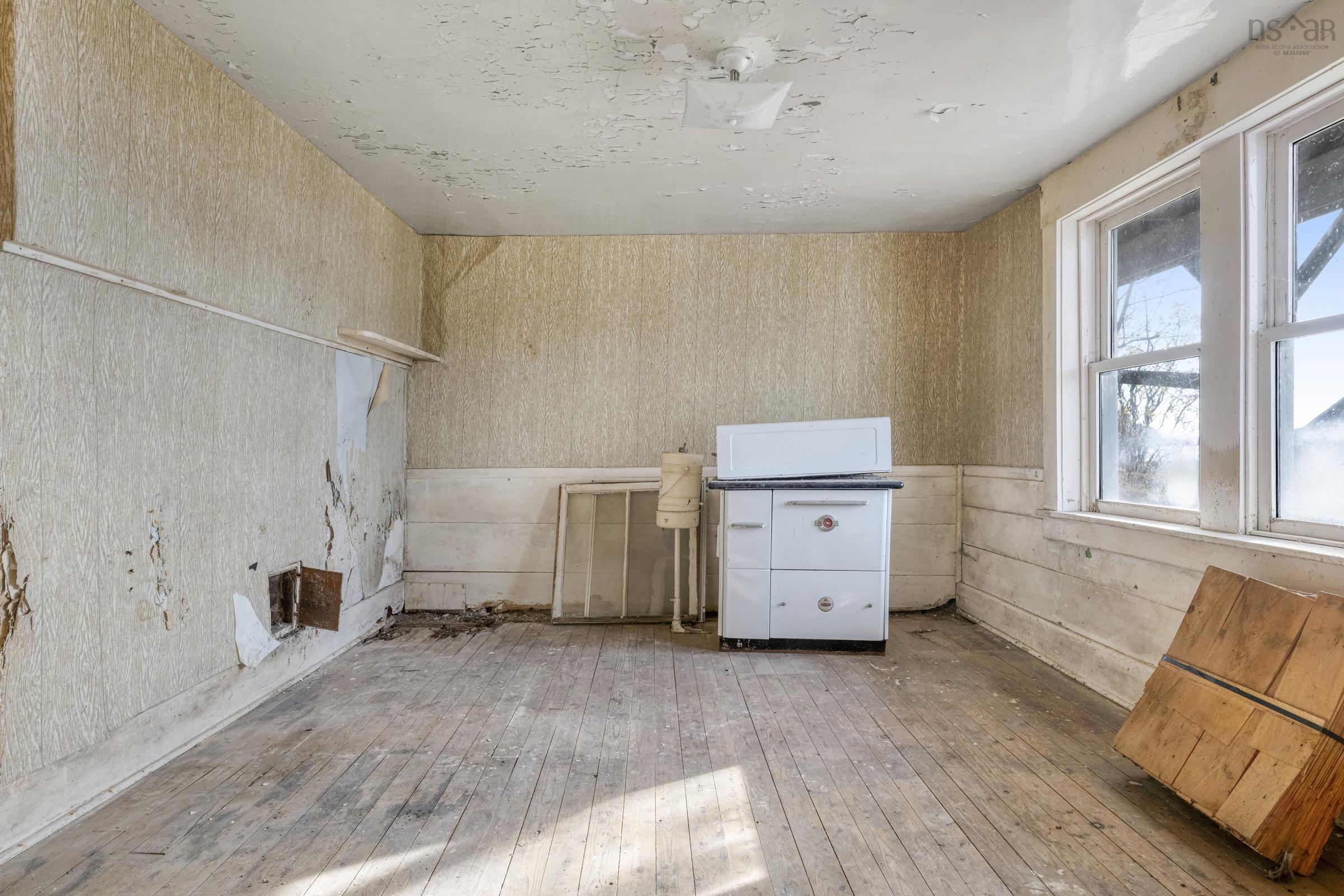 $700,000.00: 200 Montague Street, Lunenburg