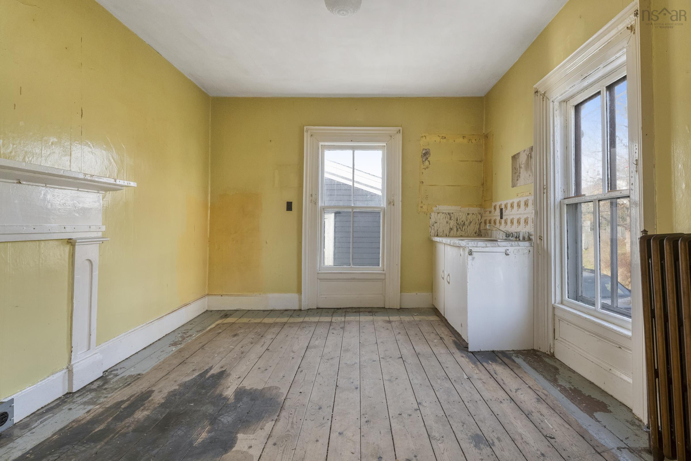 $700,000.00: 200 Montague Street, Lunenburg