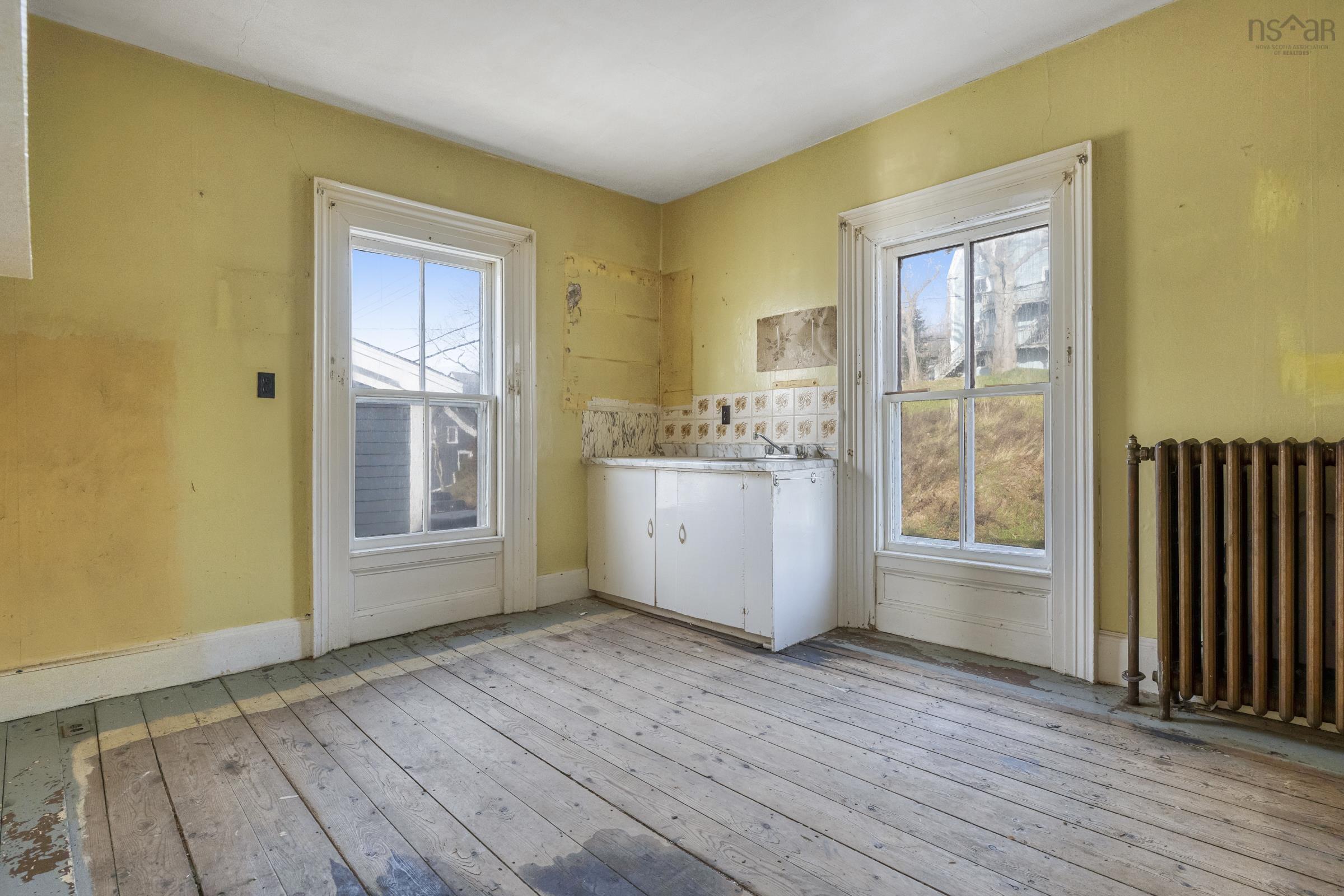 $700,000.00: 200 Montague Street, Lunenburg